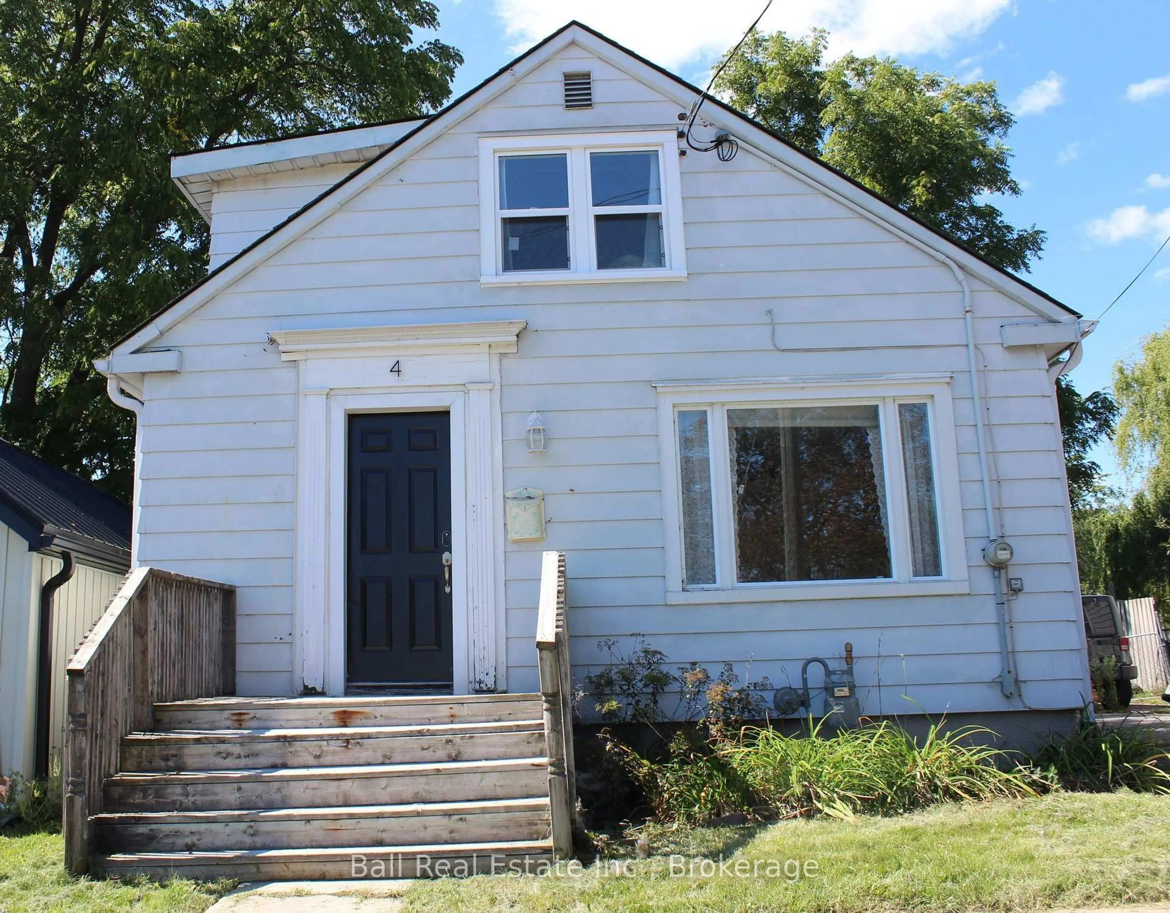 Home with vinyl exterior material, street for 4 Holden St, Belleville Ontario K8P 3W3
