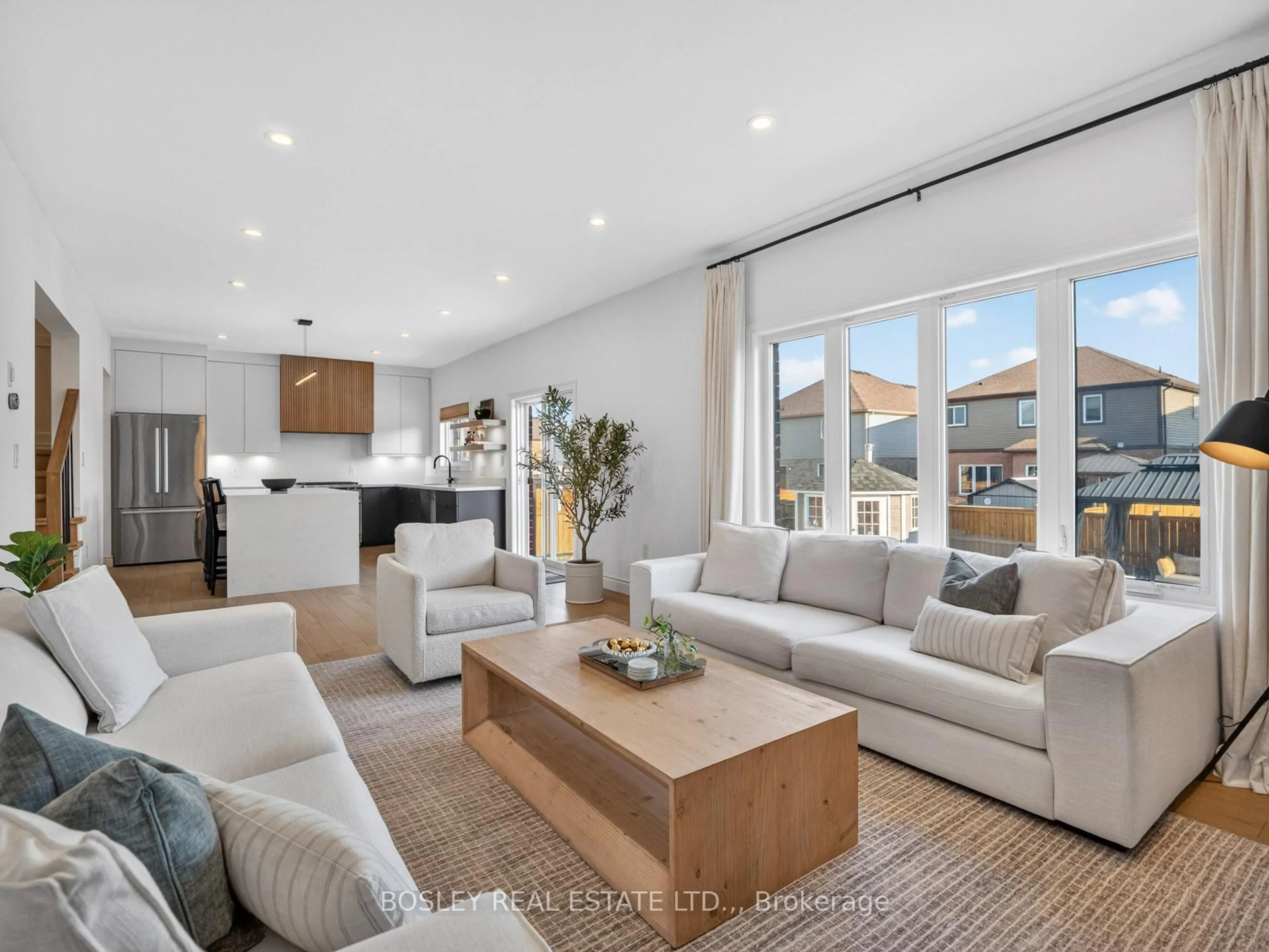 Living room with furniture, unknown for 75 Bergenstein Cres, Pelham Ontario L3E 0A1
