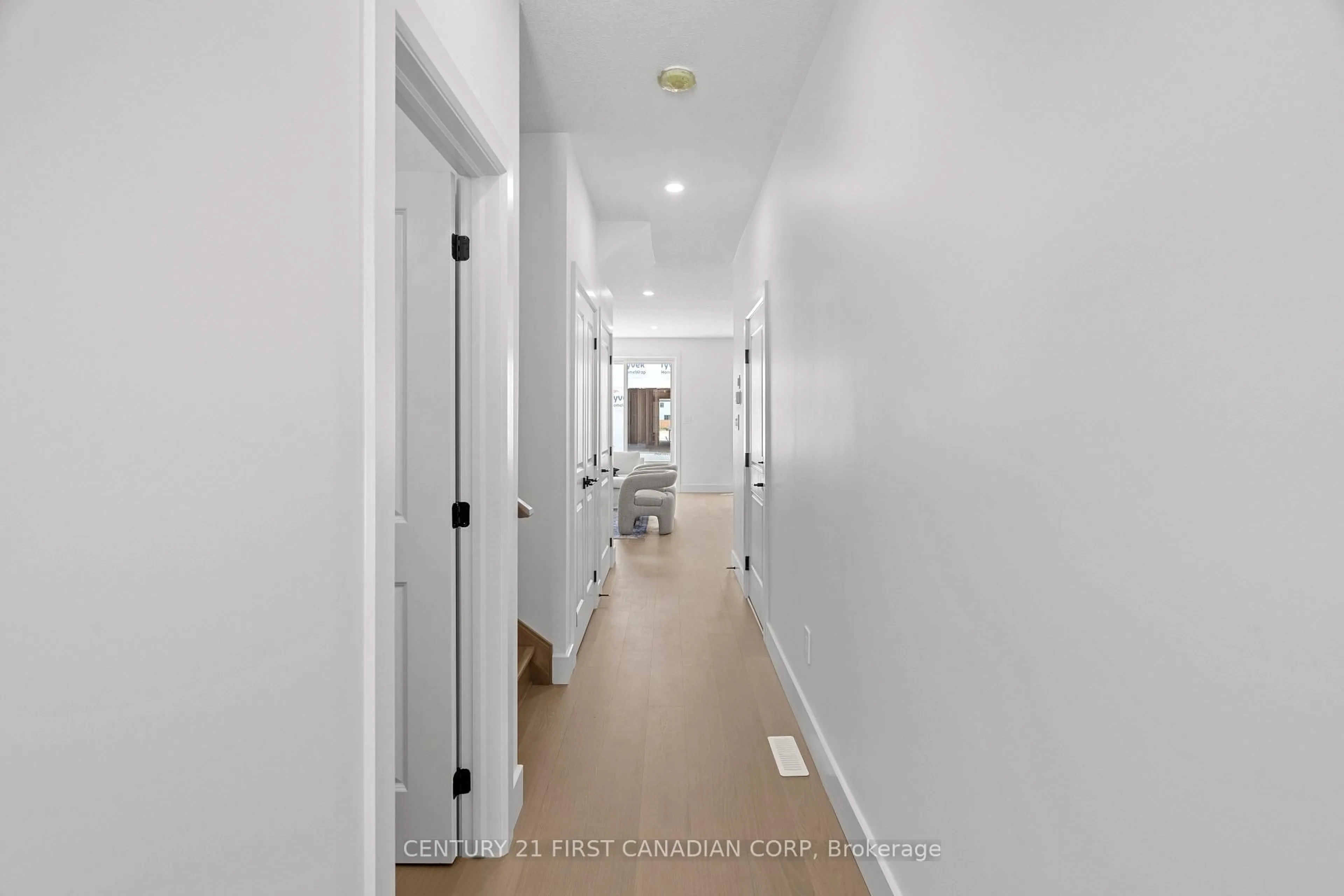 Indoor entryway for 147 Scotts Dr #10 (15), Lucan Biddulph Ontario N0M 2J0