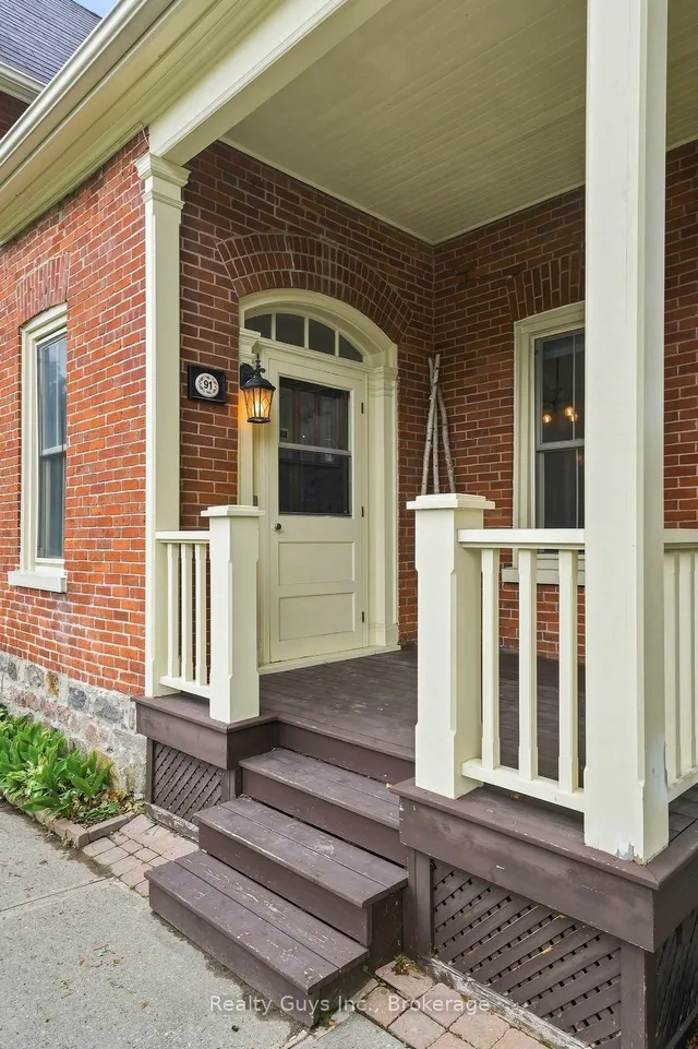 91 Main St, Brighton 4