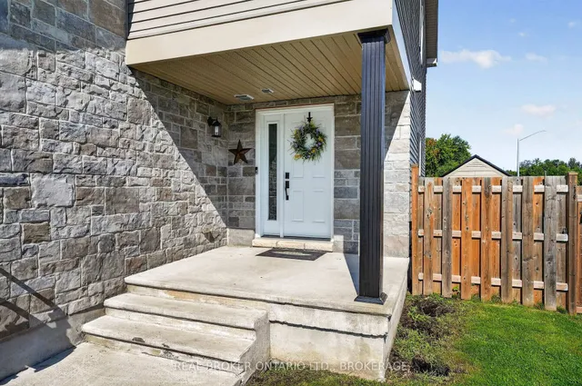 1164 Clement Crt, Cornwall 2