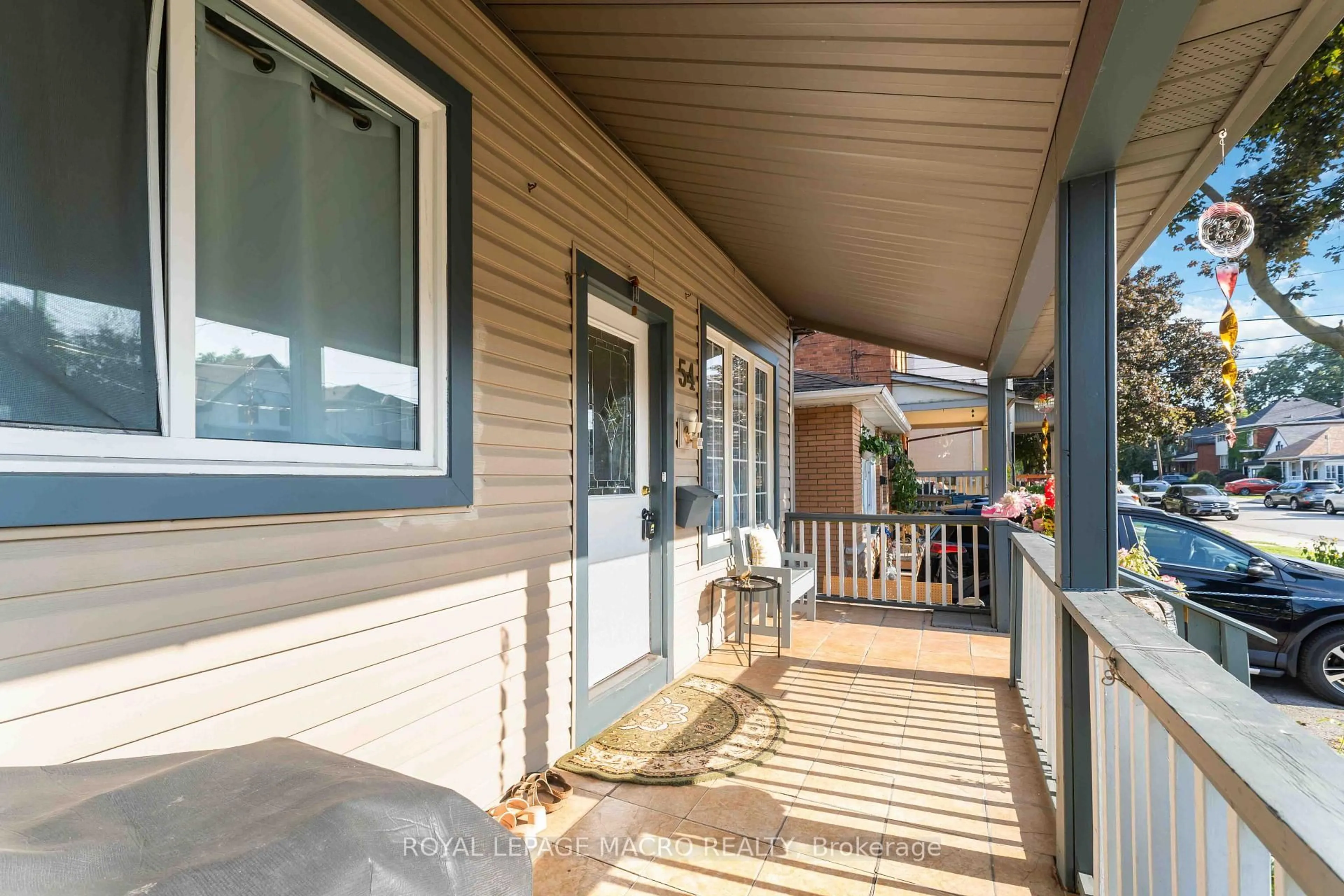 Patio, street for 54 East 23rd St, Hamilton Ontario L8V 2W6