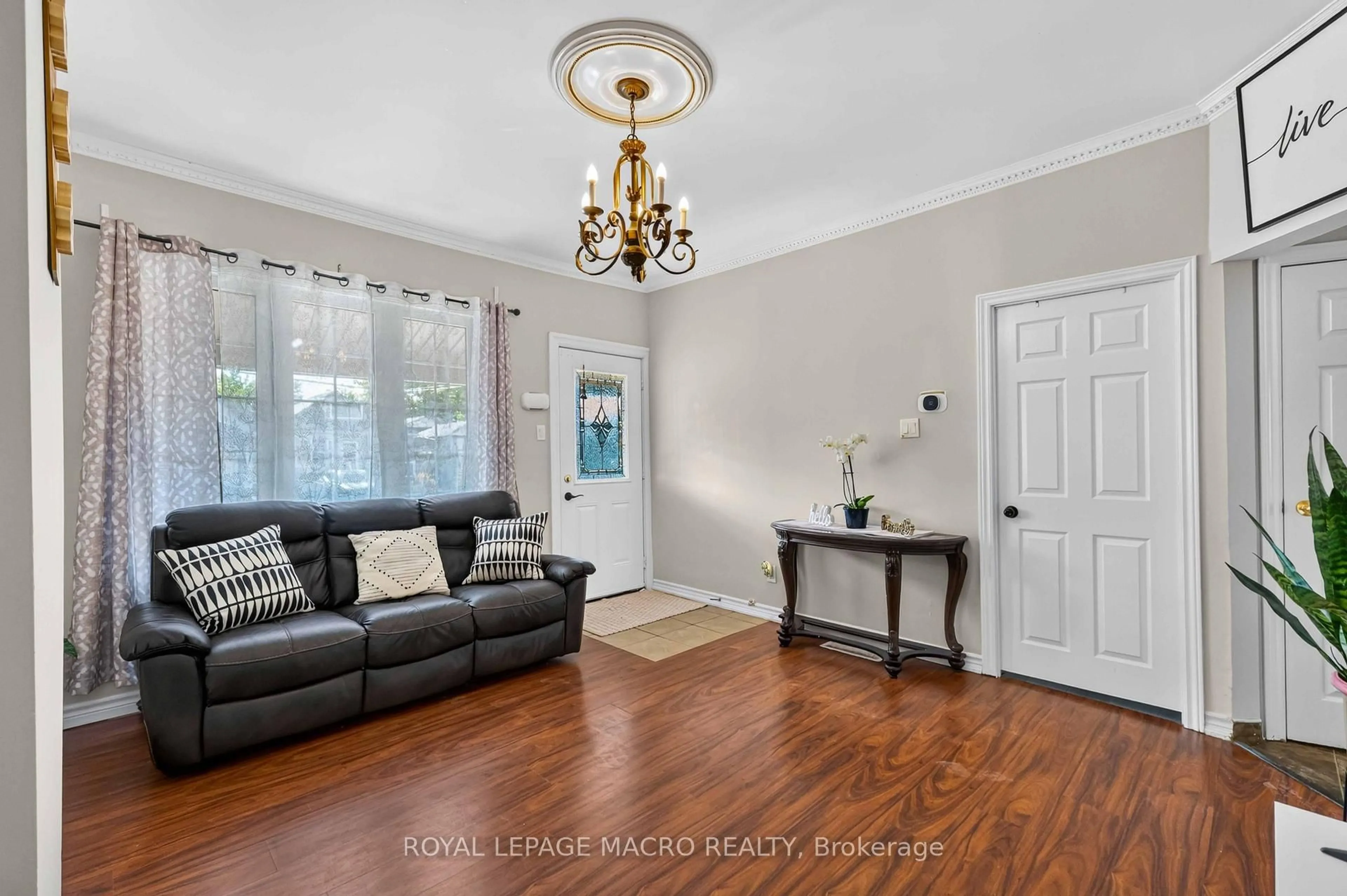 Living room with furniture, unknown for 54 East 23rd St, Hamilton Ontario L8V 2W6