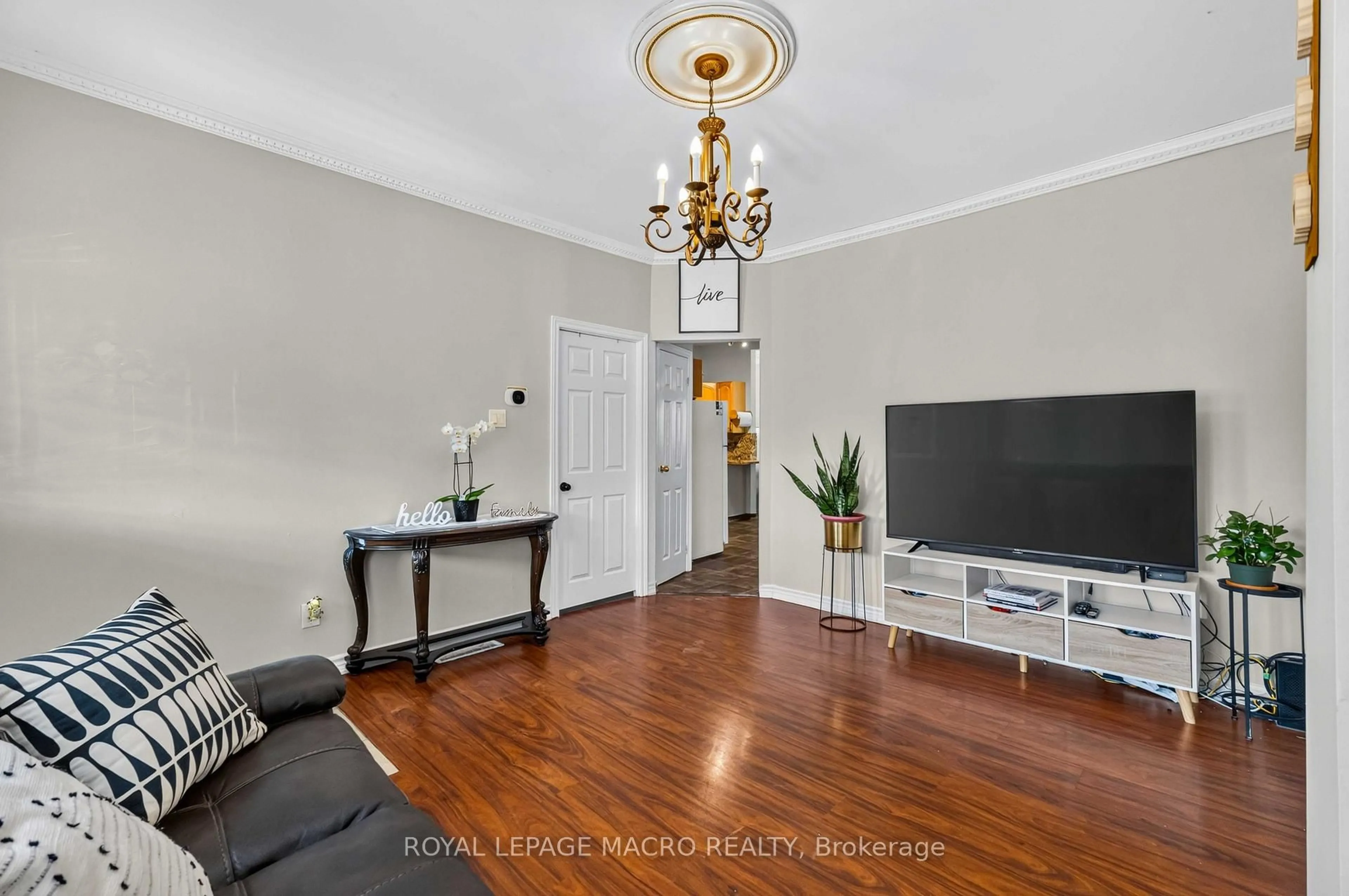 Unknown for 54 East 23rd St, Hamilton Ontario L8V 2W6