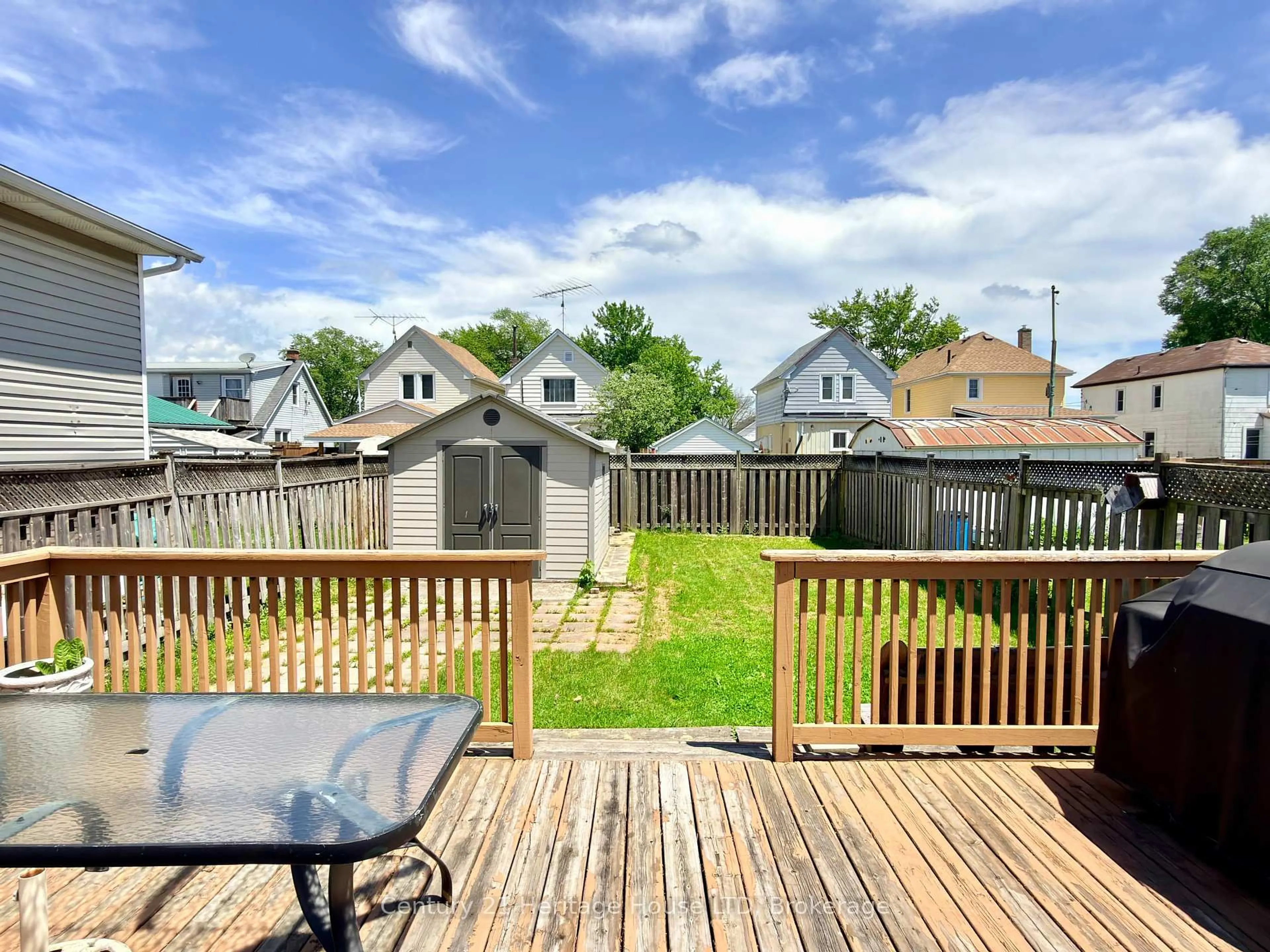 Patio, water/lake/river/ocean view for 19 Santone Ave, Welland Ontario L3C 2J5