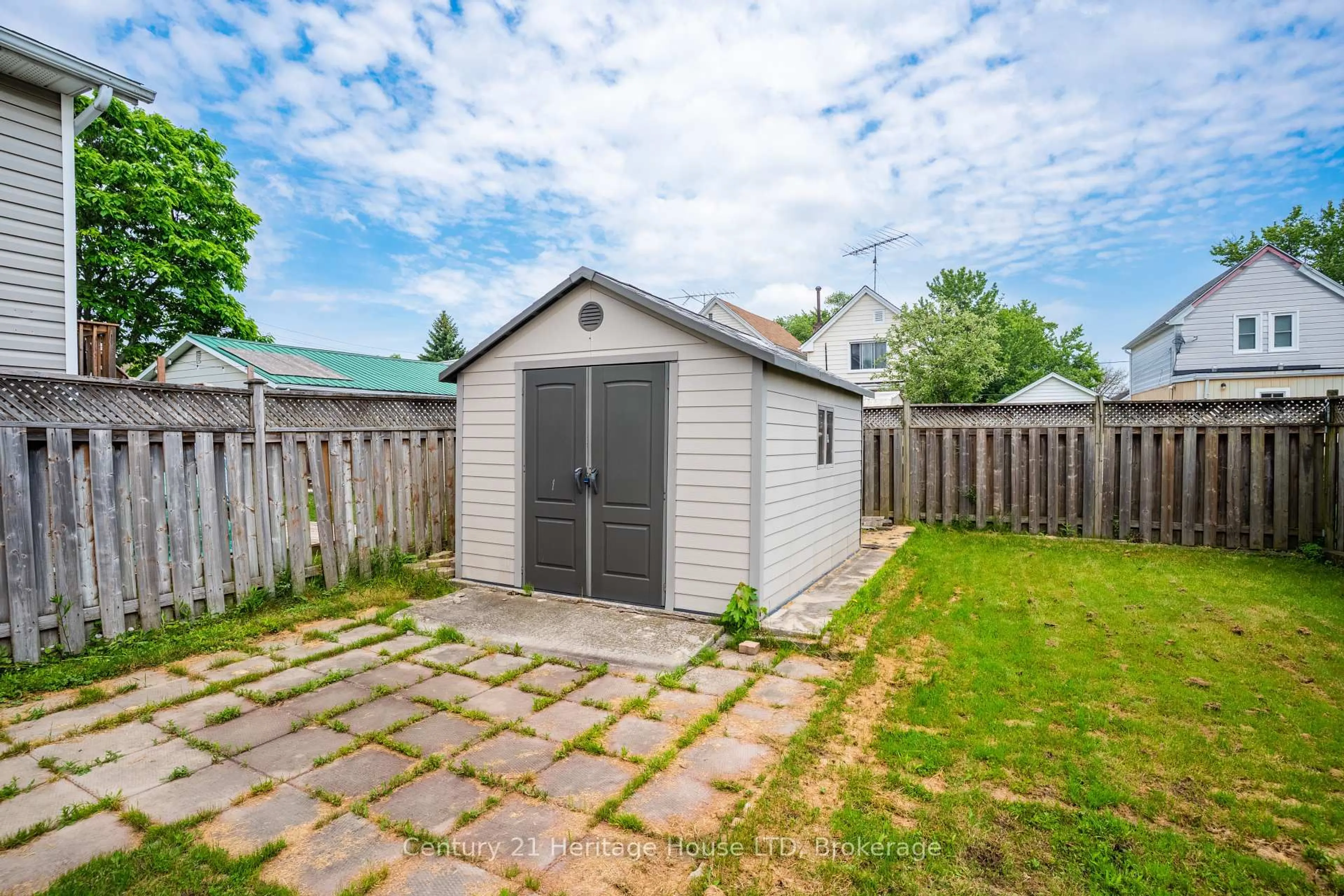 Shed for 19 Santone Ave, Welland Ontario L3C 2J5