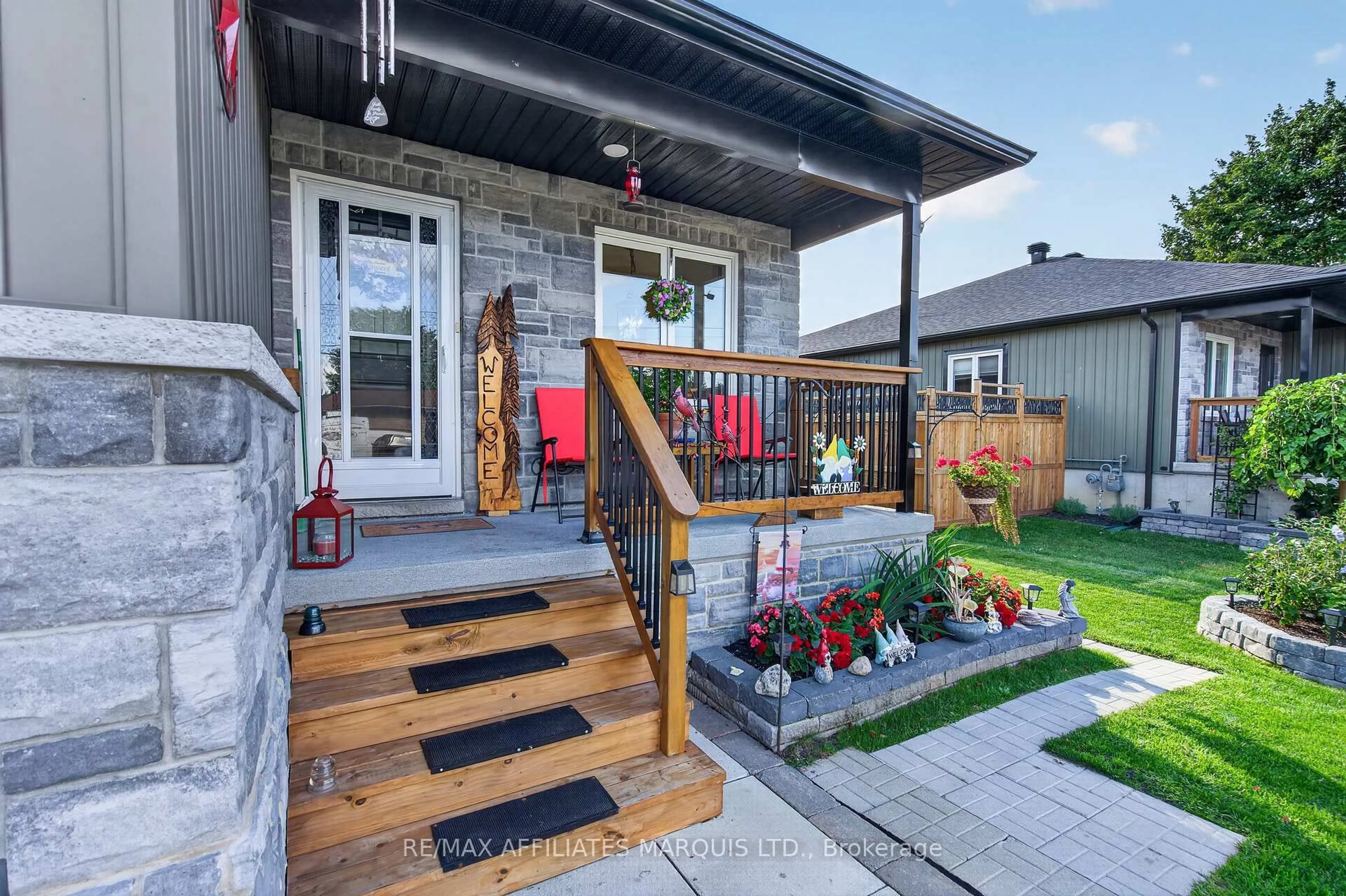 Unknown for 631 St Lawrence St, Prescott Ontario K0E 1T0