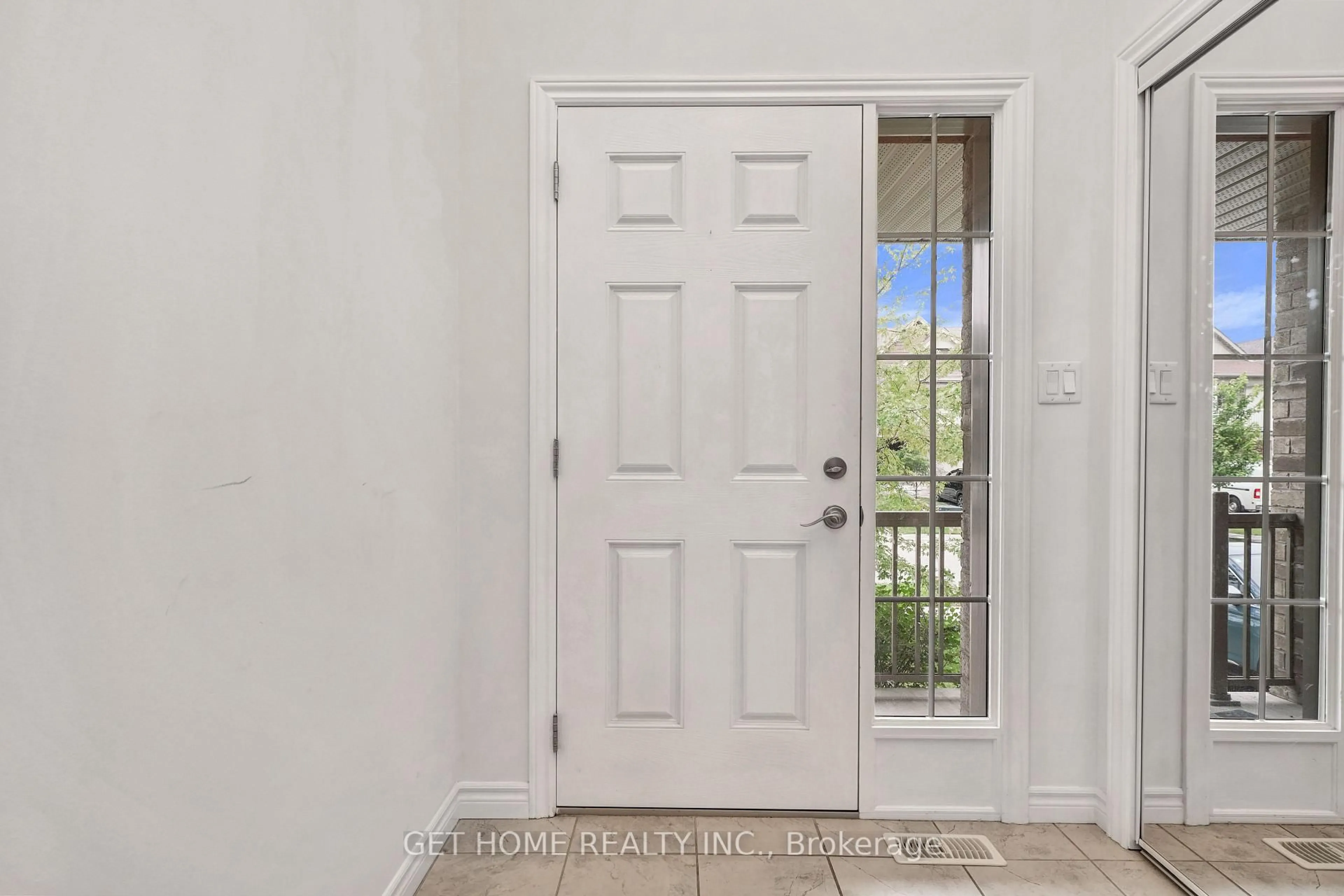 Indoor entryway for 541 Starwood Dr, Guelph Ontario N1E 0L8