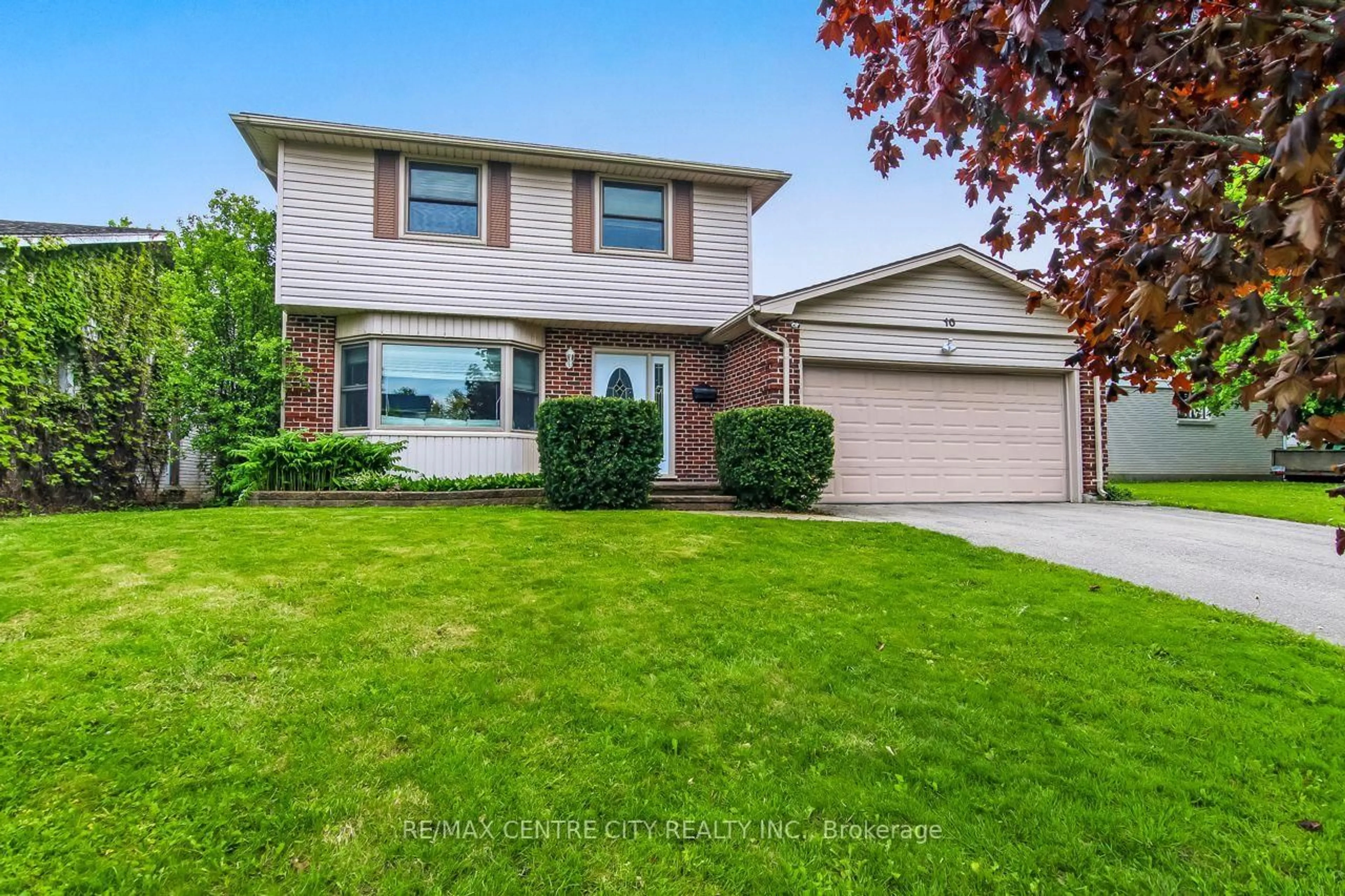 Home with vinyl exterior material, street for 10 Runnymede Cres, London North Ontario N6G 1Z8