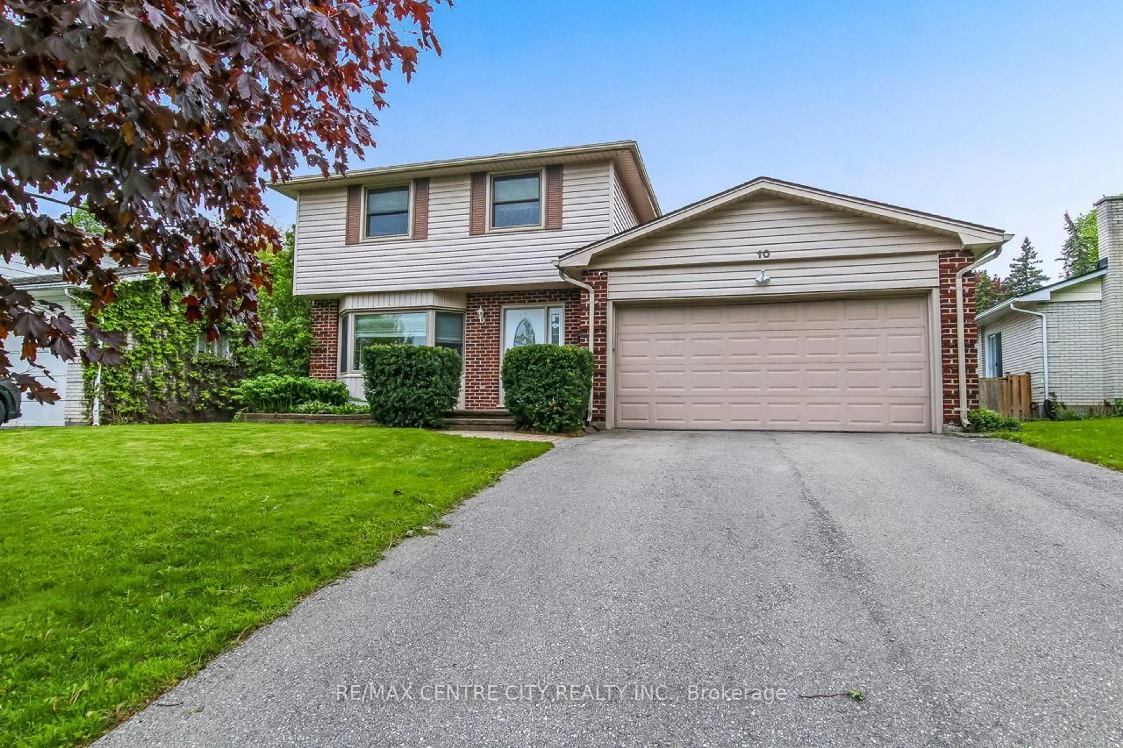 Home with vinyl exterior material, street for 10 Runnymede Cres, London North Ontario N6G 1Z8