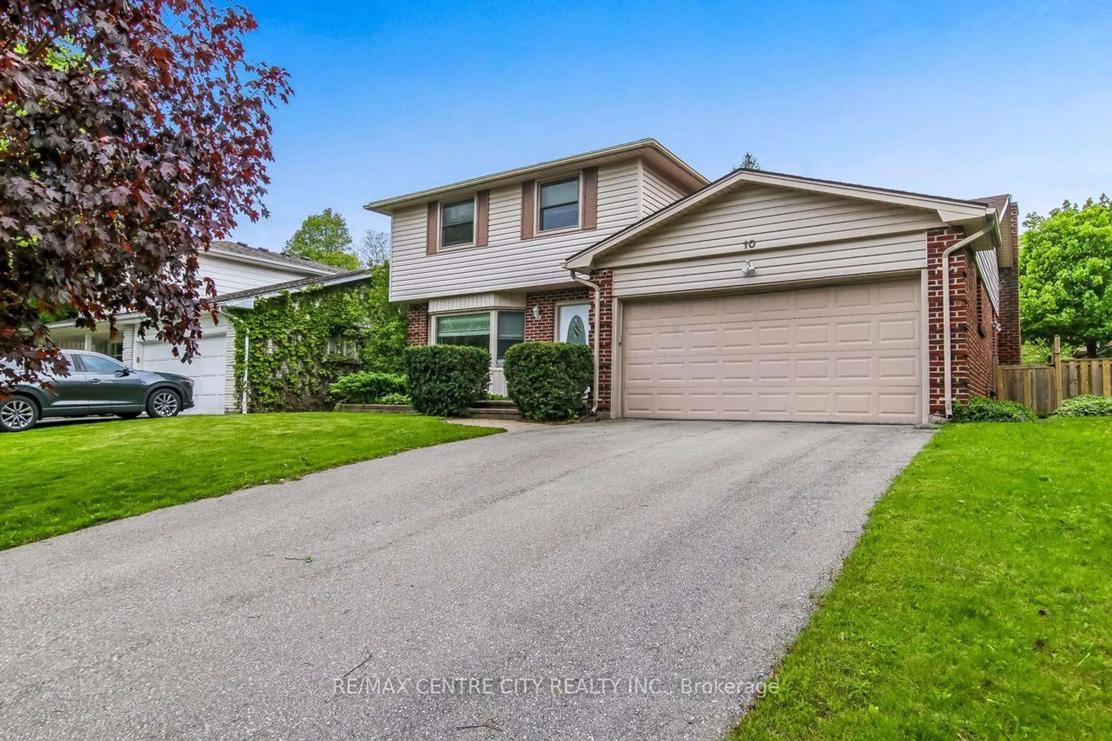 Home with vinyl exterior material, street for 10 Runnymede Cres, London North Ontario N6G 1Z8