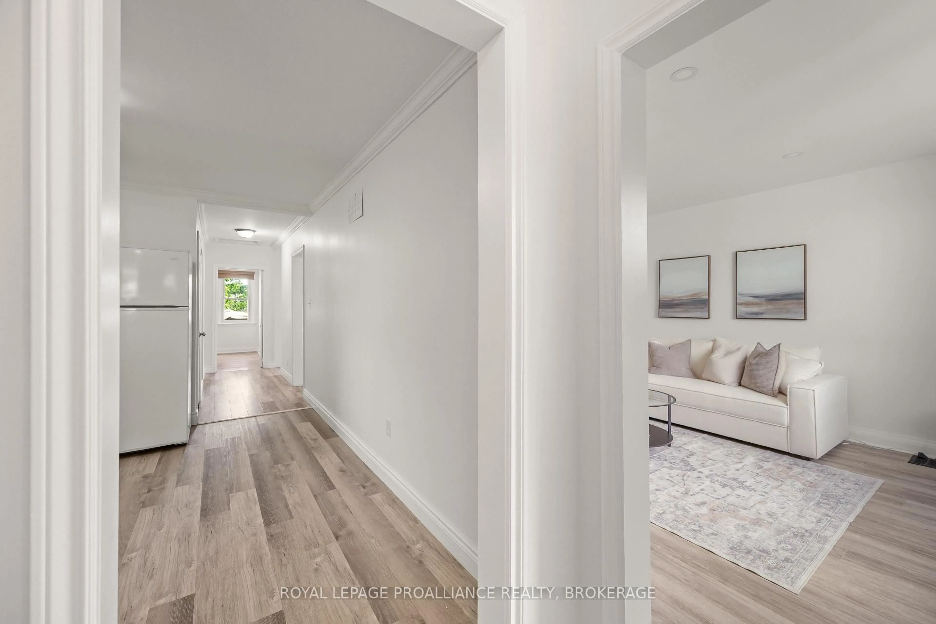 Indoor entryway for 260 Elmwood St, Kingston Ontario K7M 2Y8