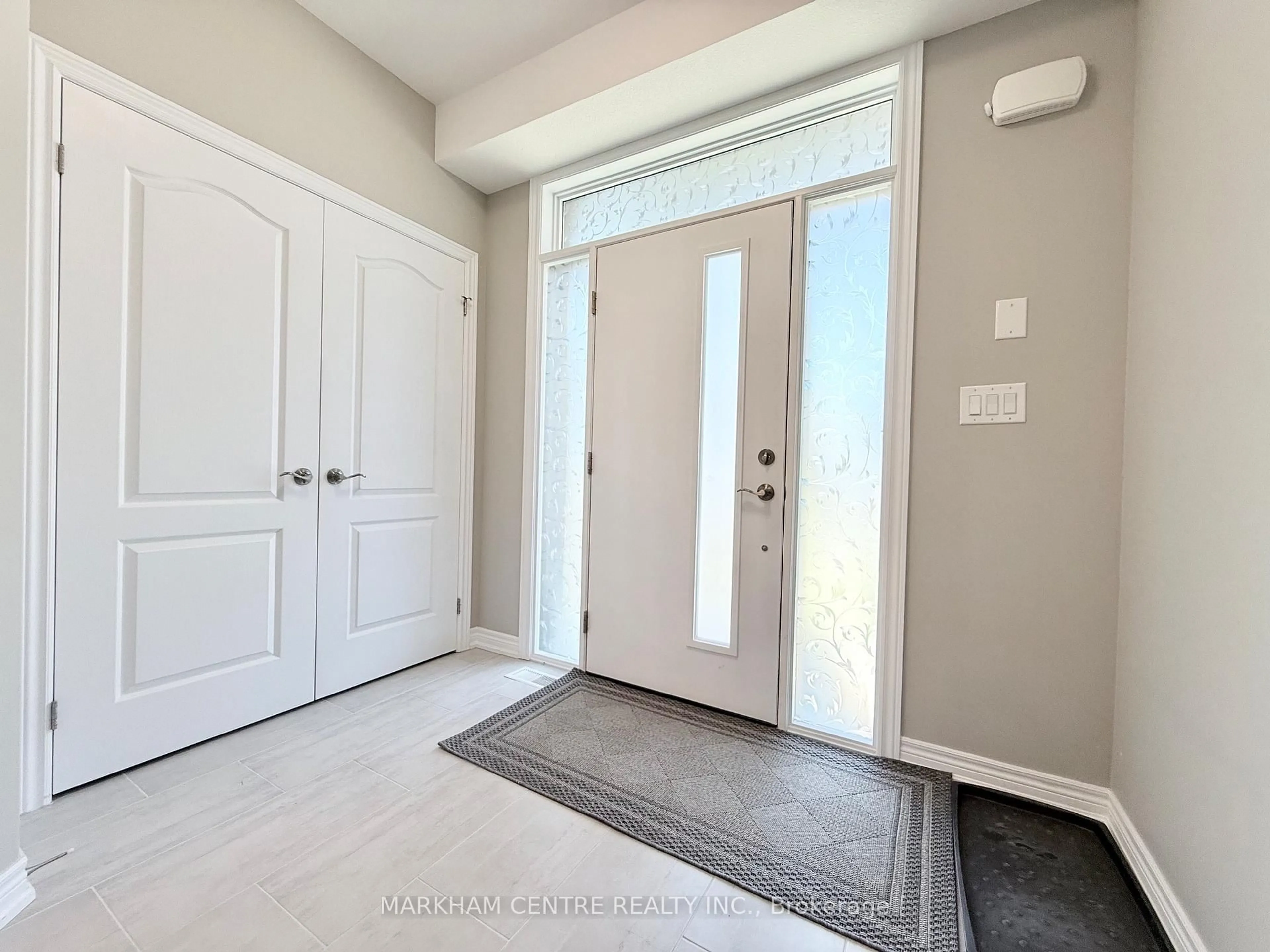 Indoor entryway for 7173 Parsa St, Niagara Falls Ontario L2H 3T2