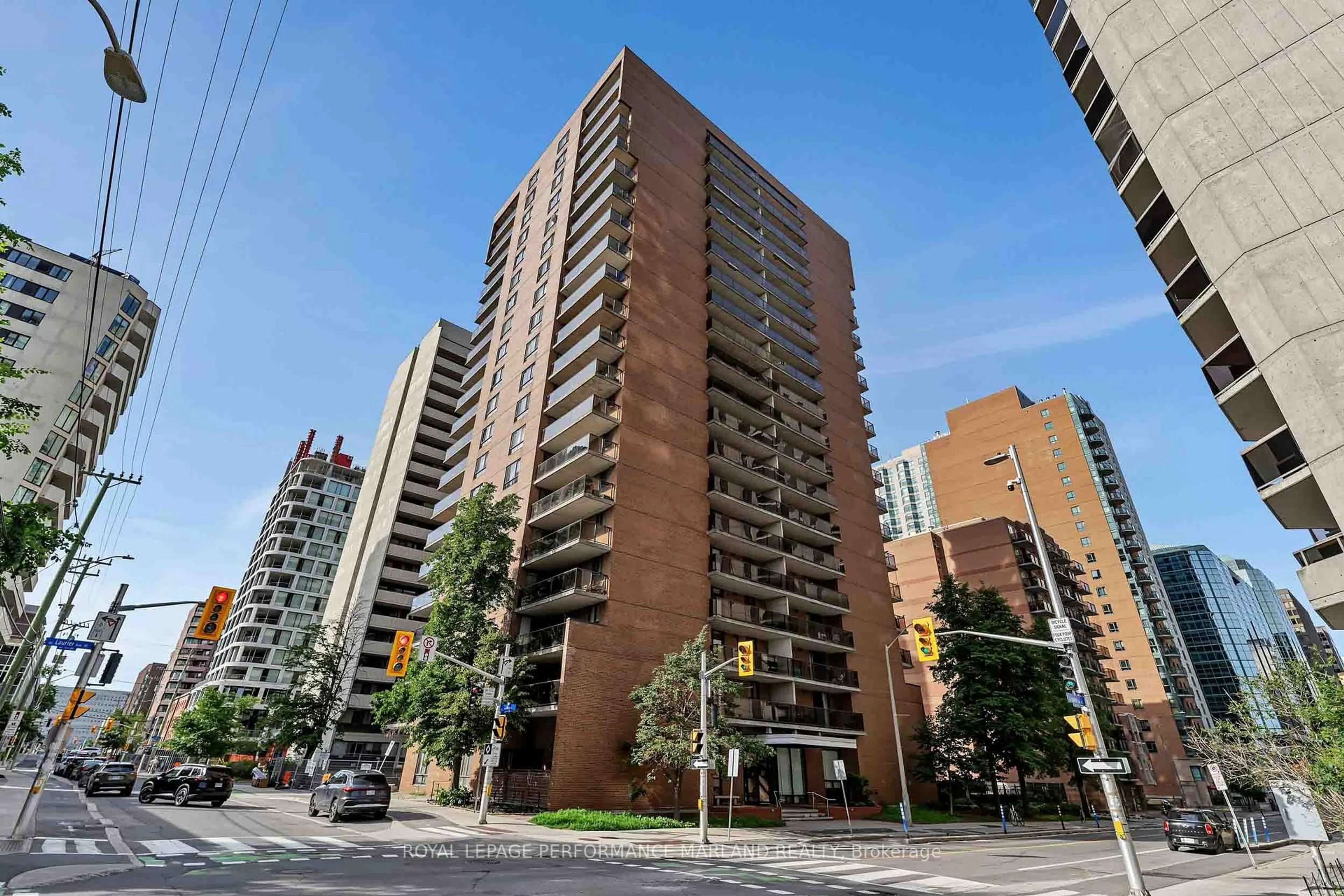 Patio, street for 475 Laurier Ave #1804, Ottawa Ontario K1R 7X1