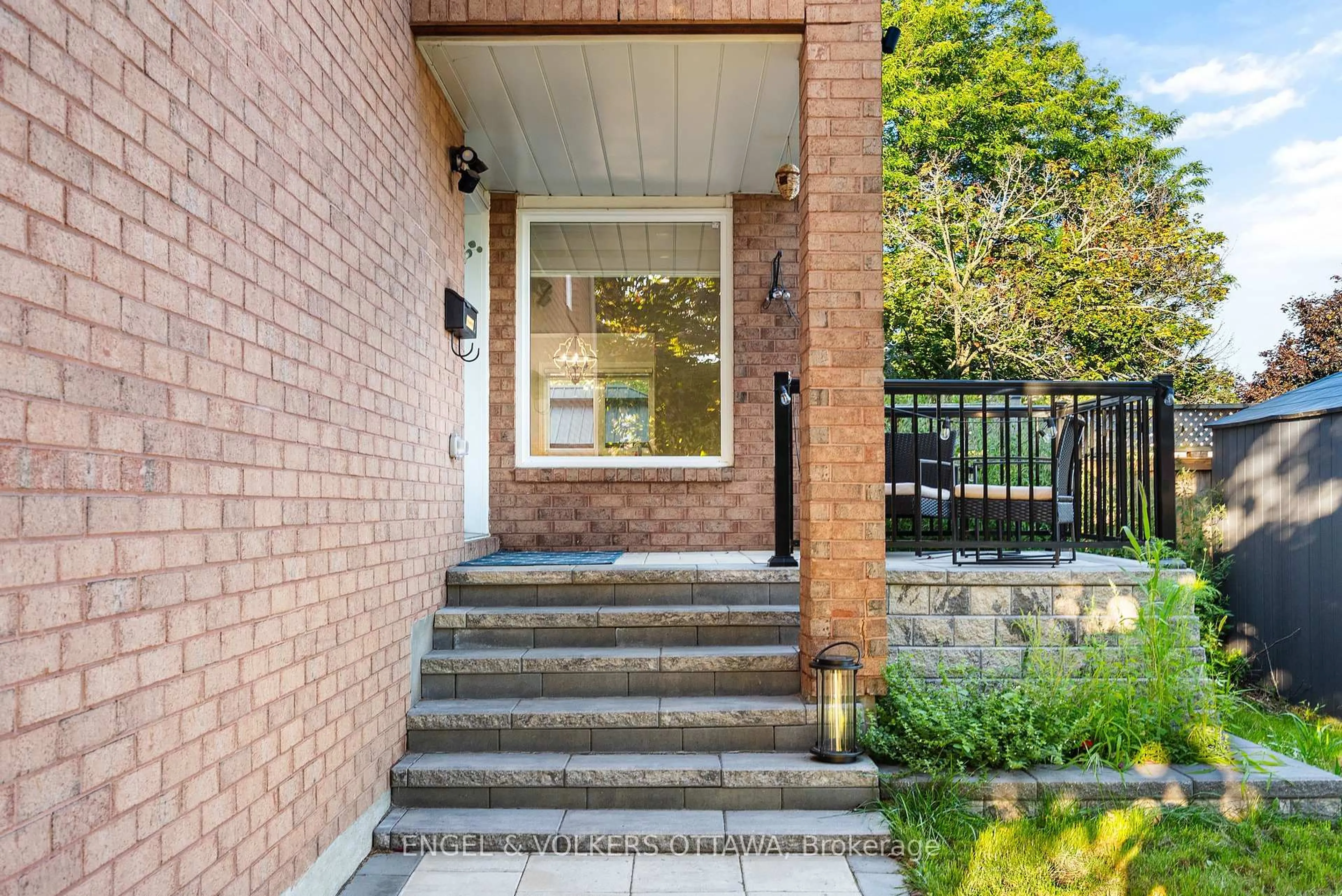 Home with brick exterior material, street for 6529 Tooney Dr, Ottawa Ontario K1C 7G9