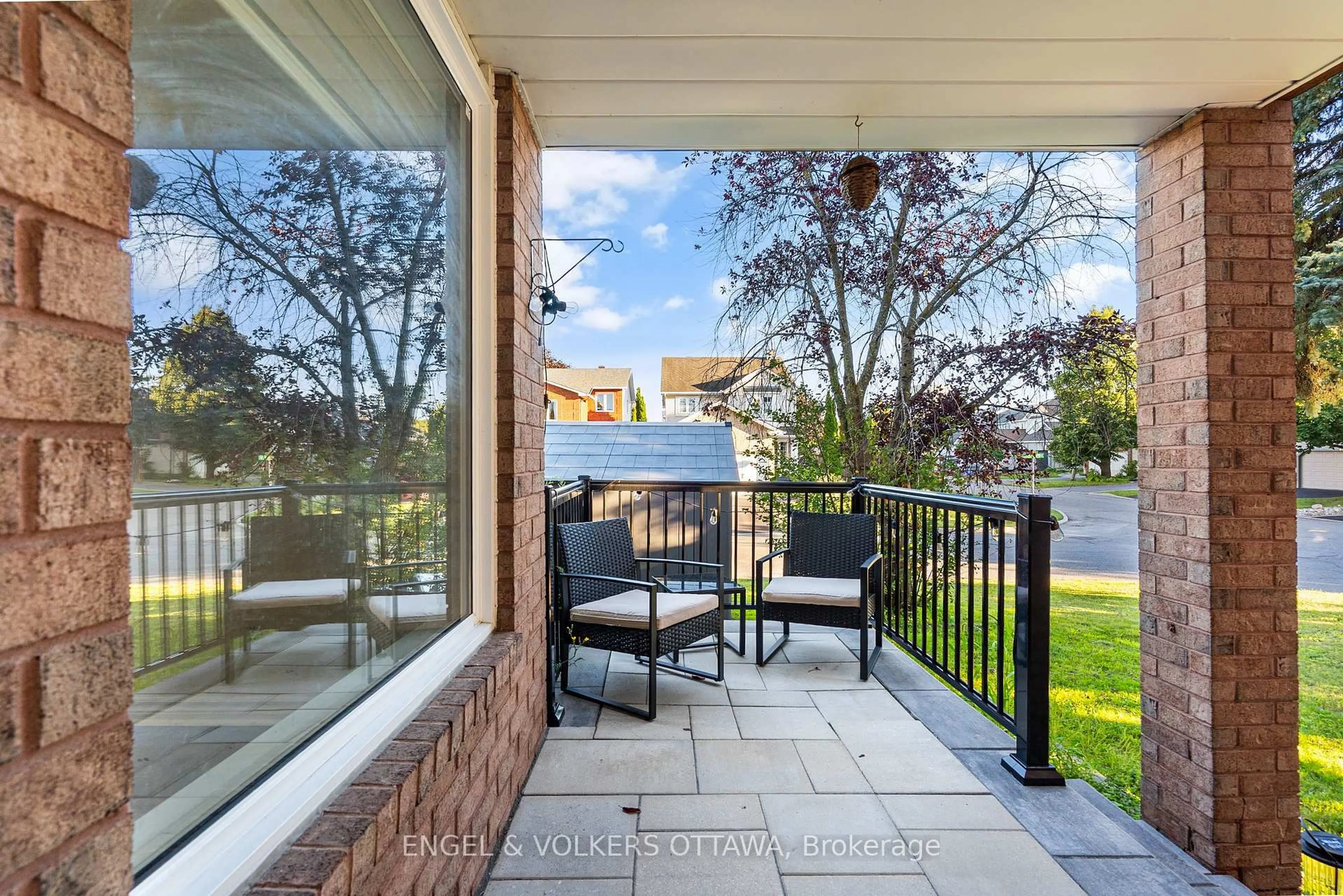 Patio, water/lake/river/ocean view for 6529 Tooney Dr, Ottawa Ontario K1C 7G9