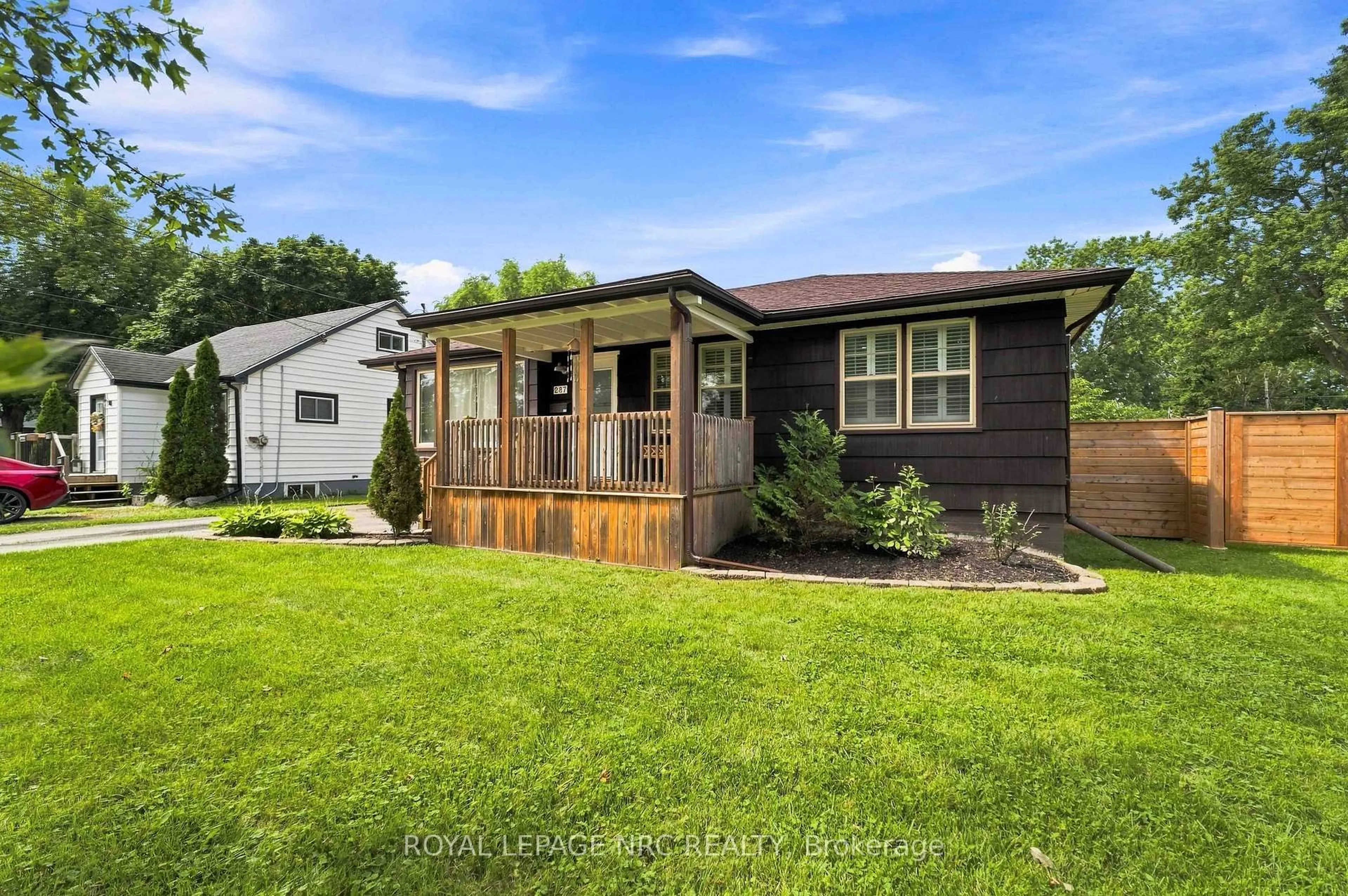 Home with vinyl exterior material, unknown for 287 First Ave, Welland Ontario L3C 1Z1