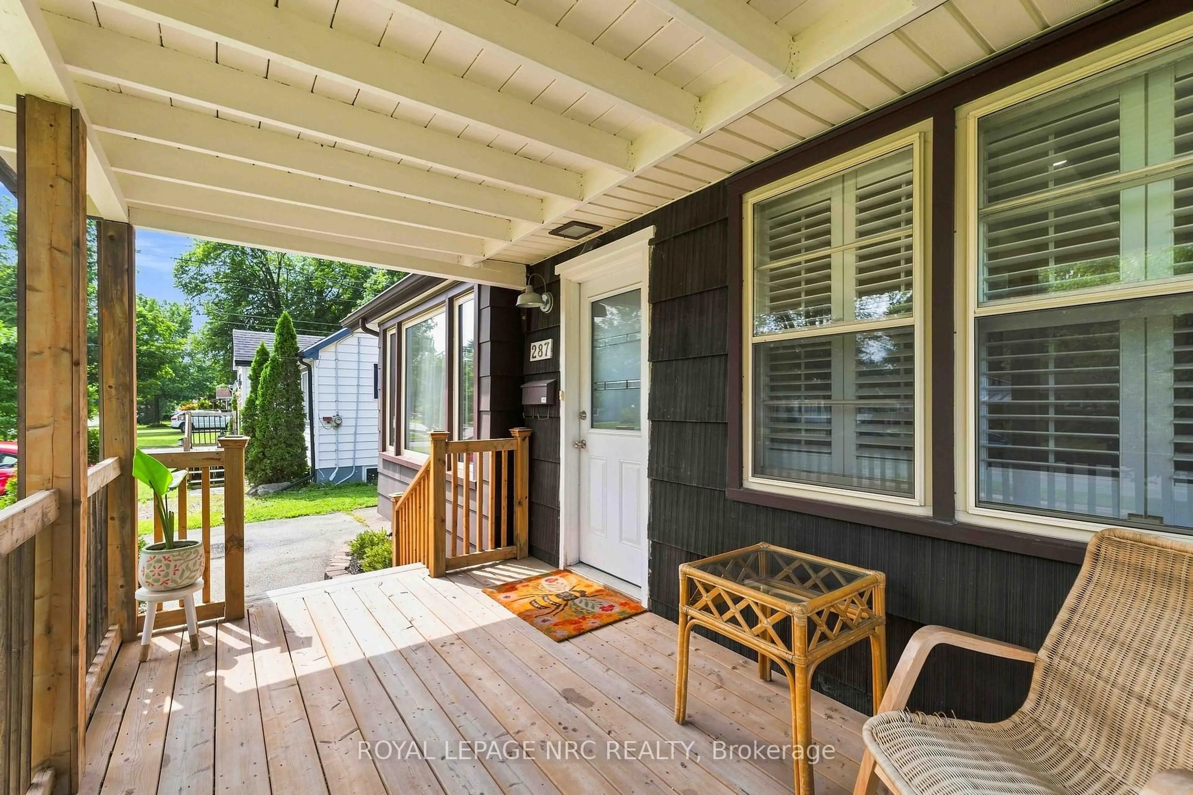 Patio, street for 287 First Ave, Welland Ontario L3C 1Z1