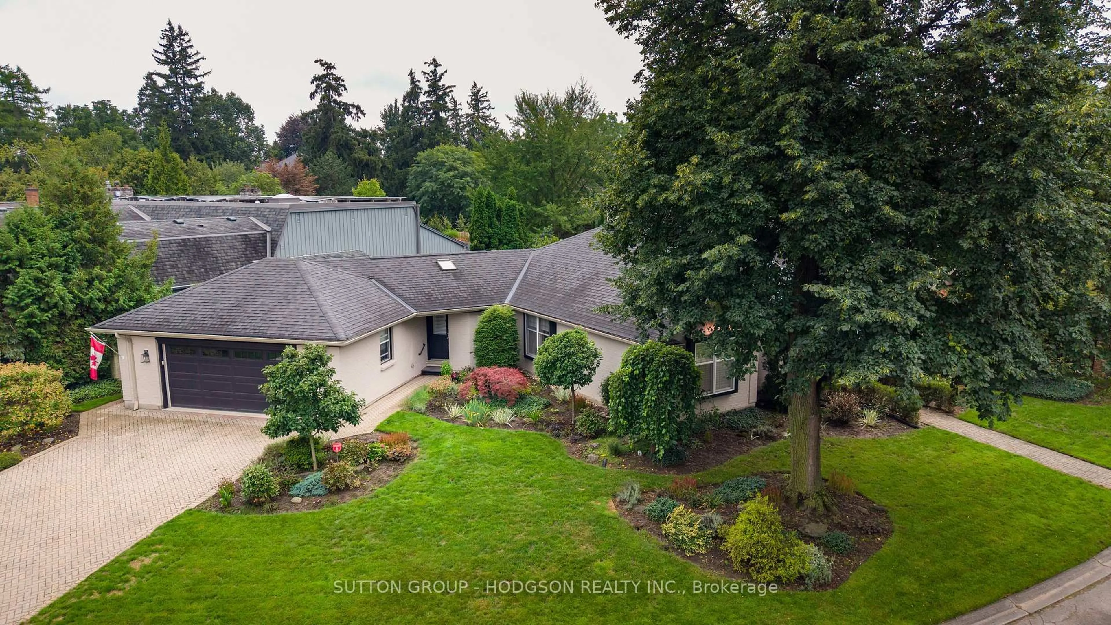 A pic from outside/outdoor area/front of a property/back of a property/a pic from drone, unknown for 19 Tallwood Circ, London North Ontario N5X 2S1