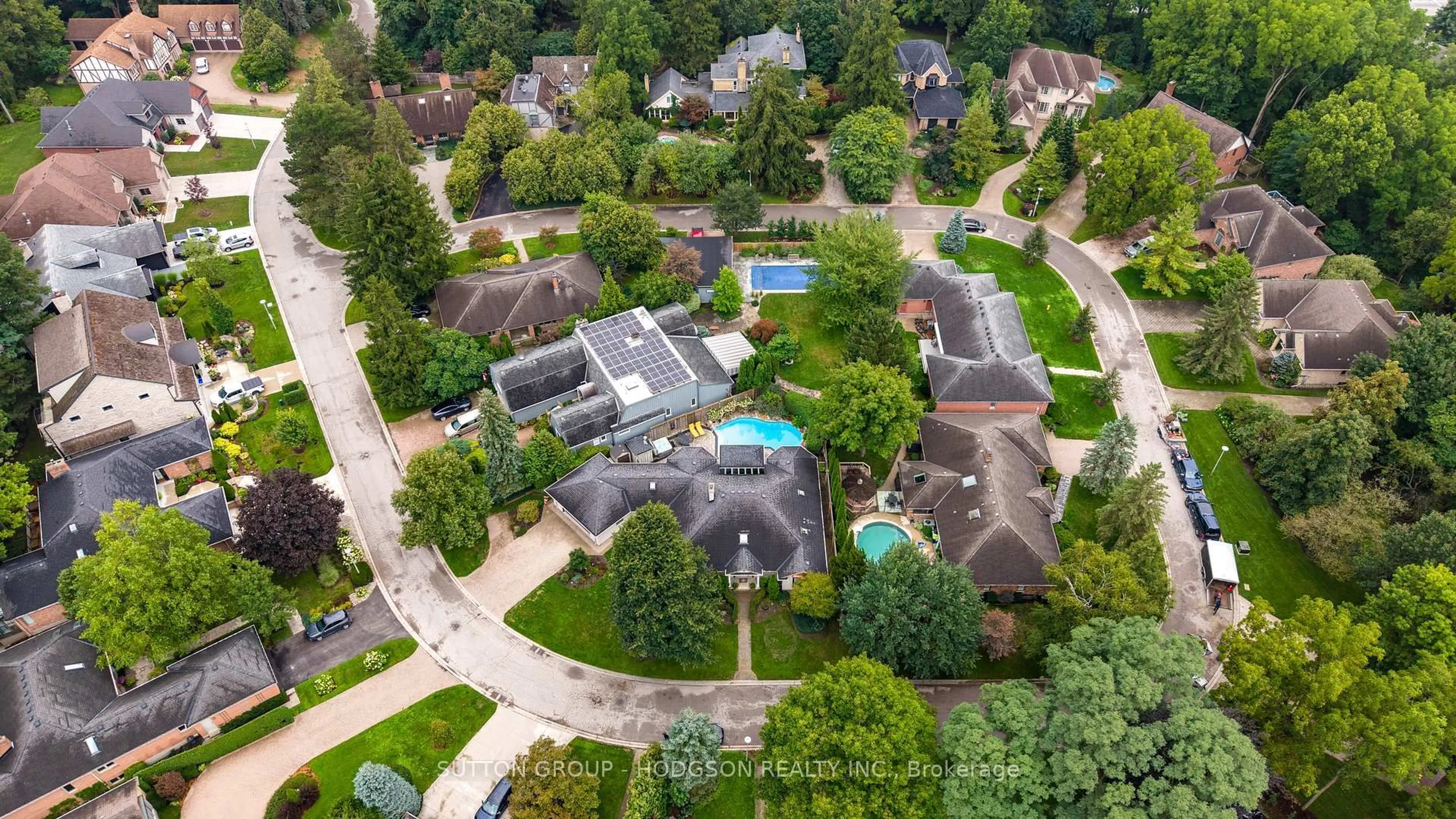 A pic from outside/outdoor area/front of a property/back of a property/a pic from drone, street for 19 Tallwood Circ, London North Ontario N5X 2S1