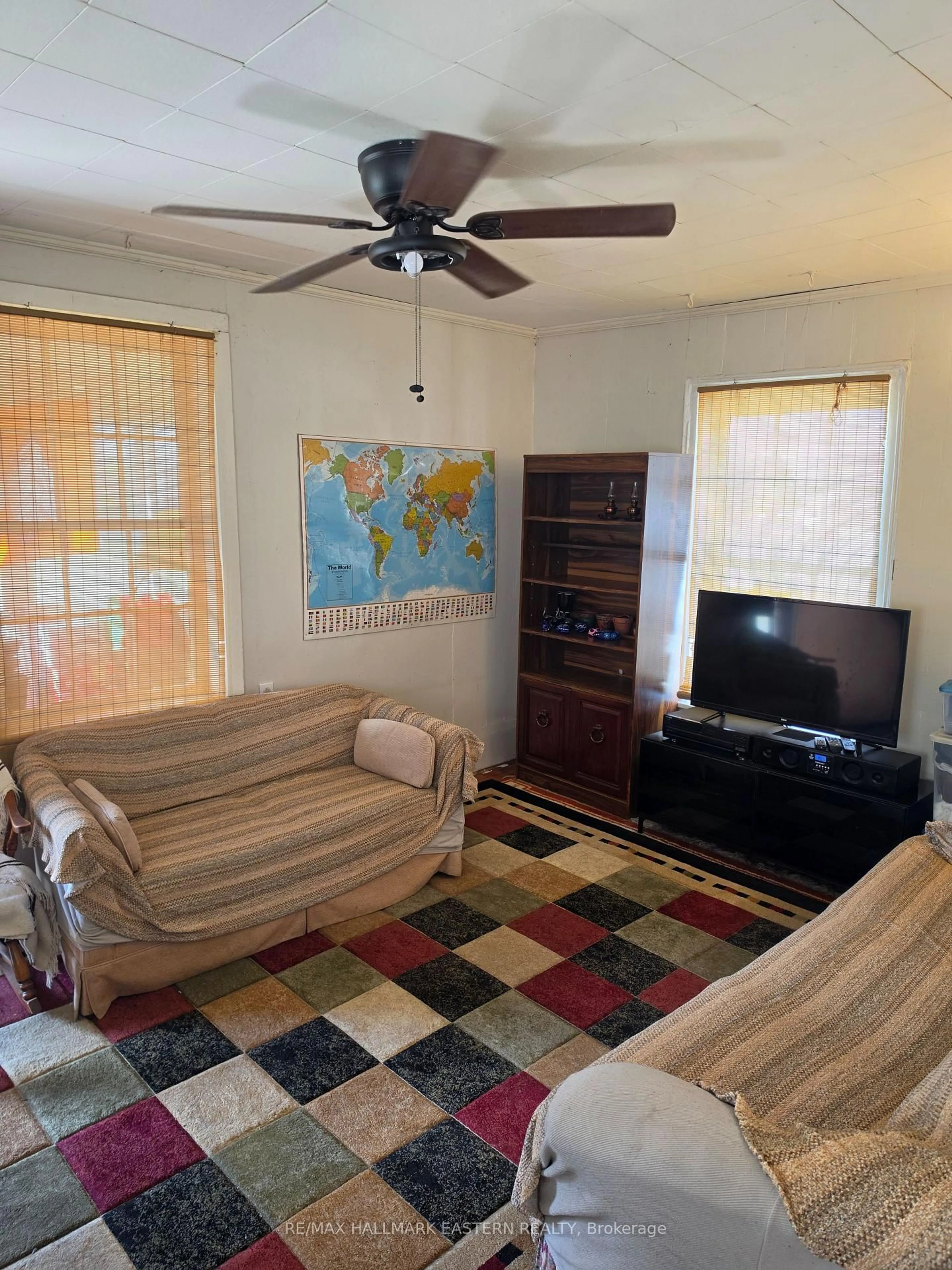 Living room with furniture, unknown for 532 Rogers St, Peterborough Ontario K9H 1X2