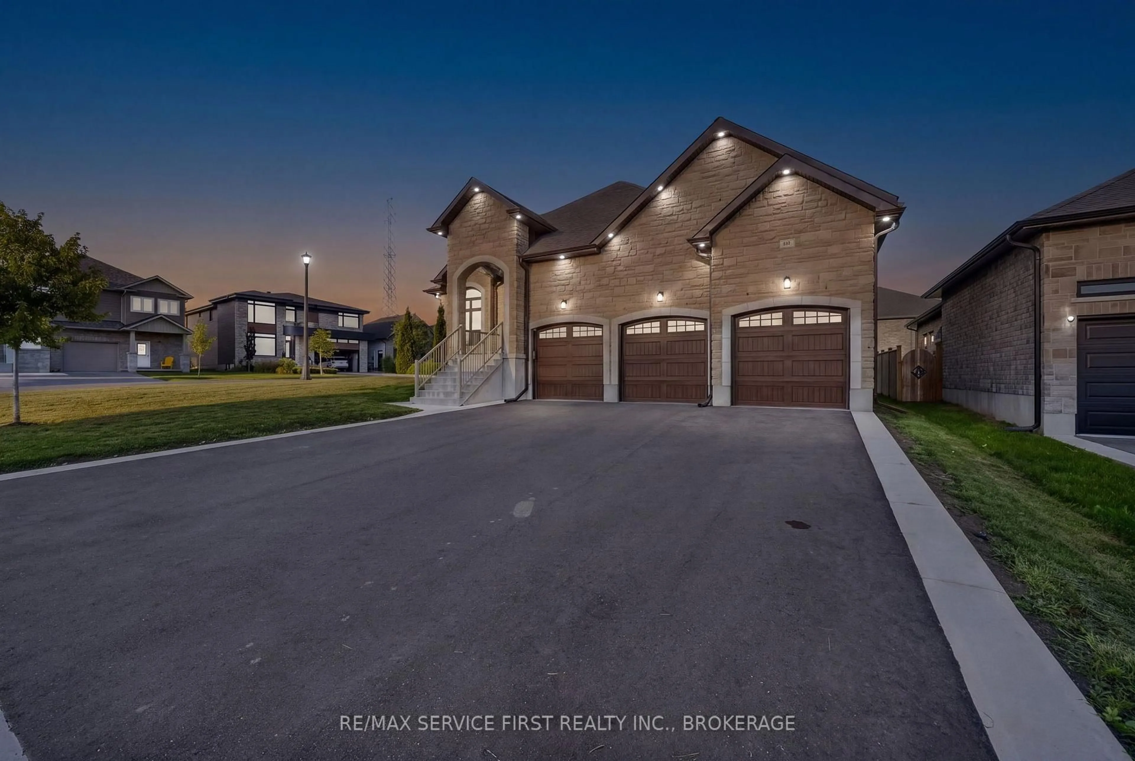 Indoor garage for 636 Mandara Dr, Kingston Ontario K7P 0N5