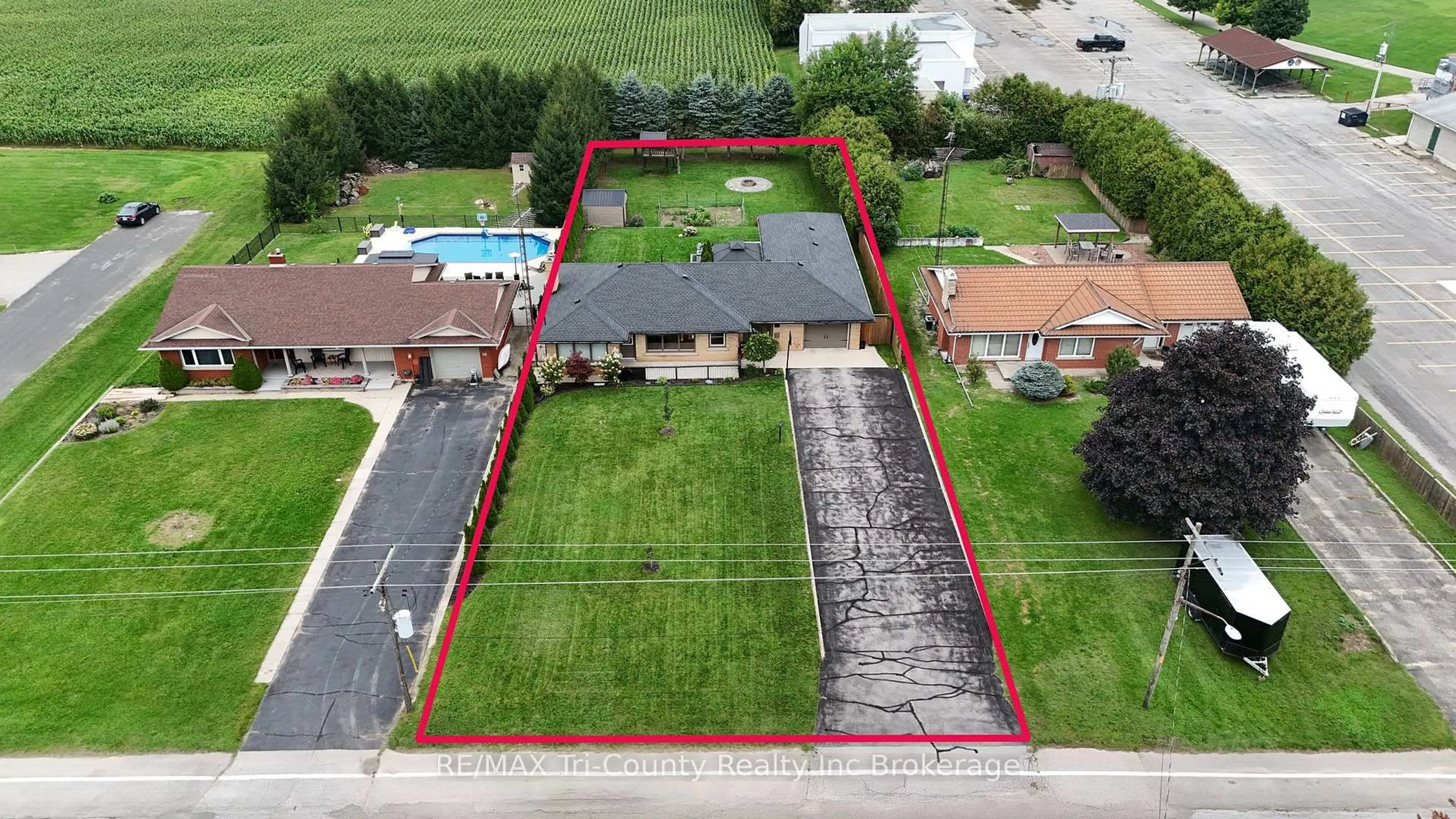 A pic from outside/outdoor area/front of a property/back of a property/a pic from drone, street for 34 Albert St, Norfolk Ontario N0E 1G0