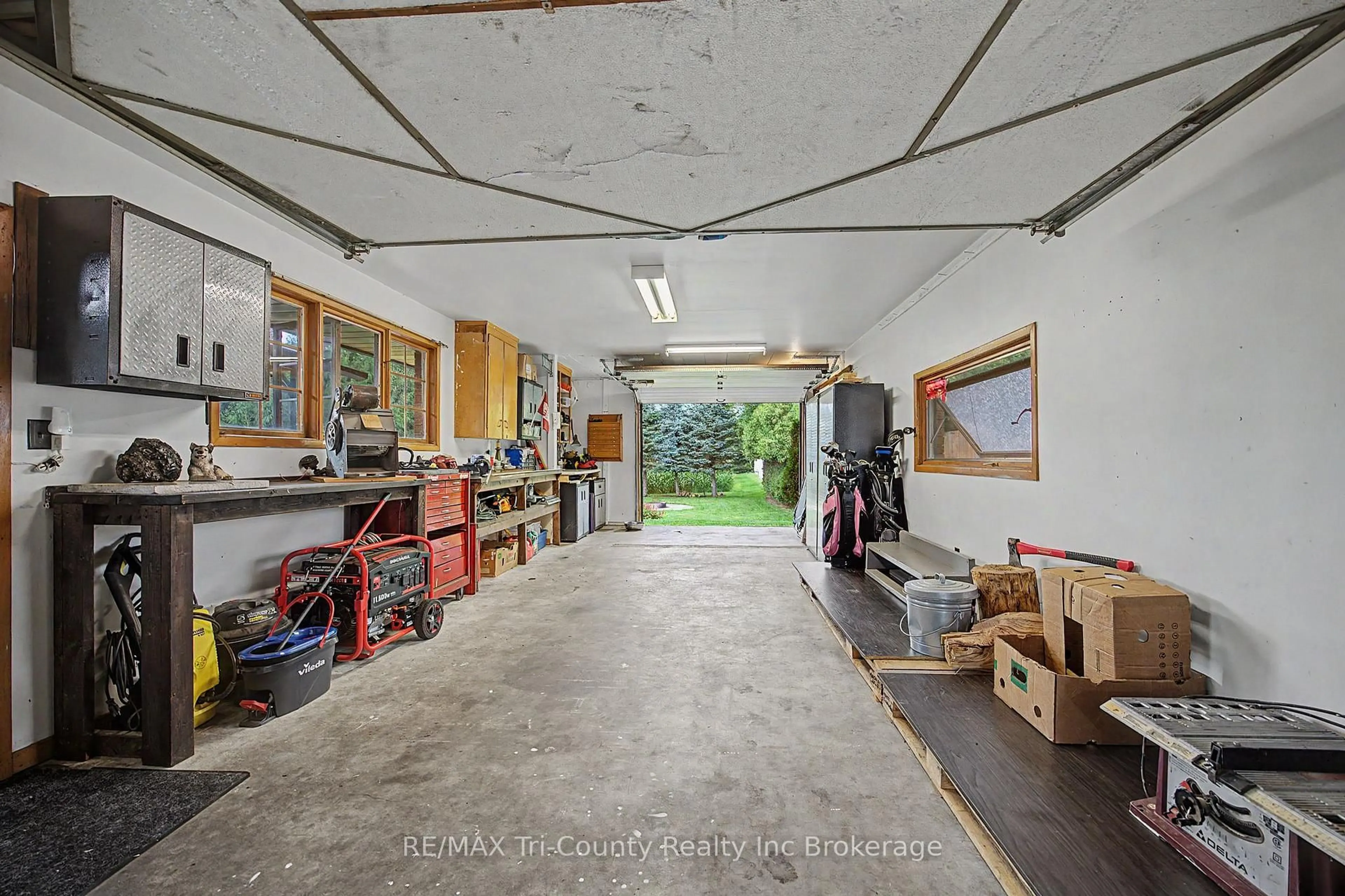 Indoor garage for 34 Albert St, Norfolk Ontario N0E 1G0