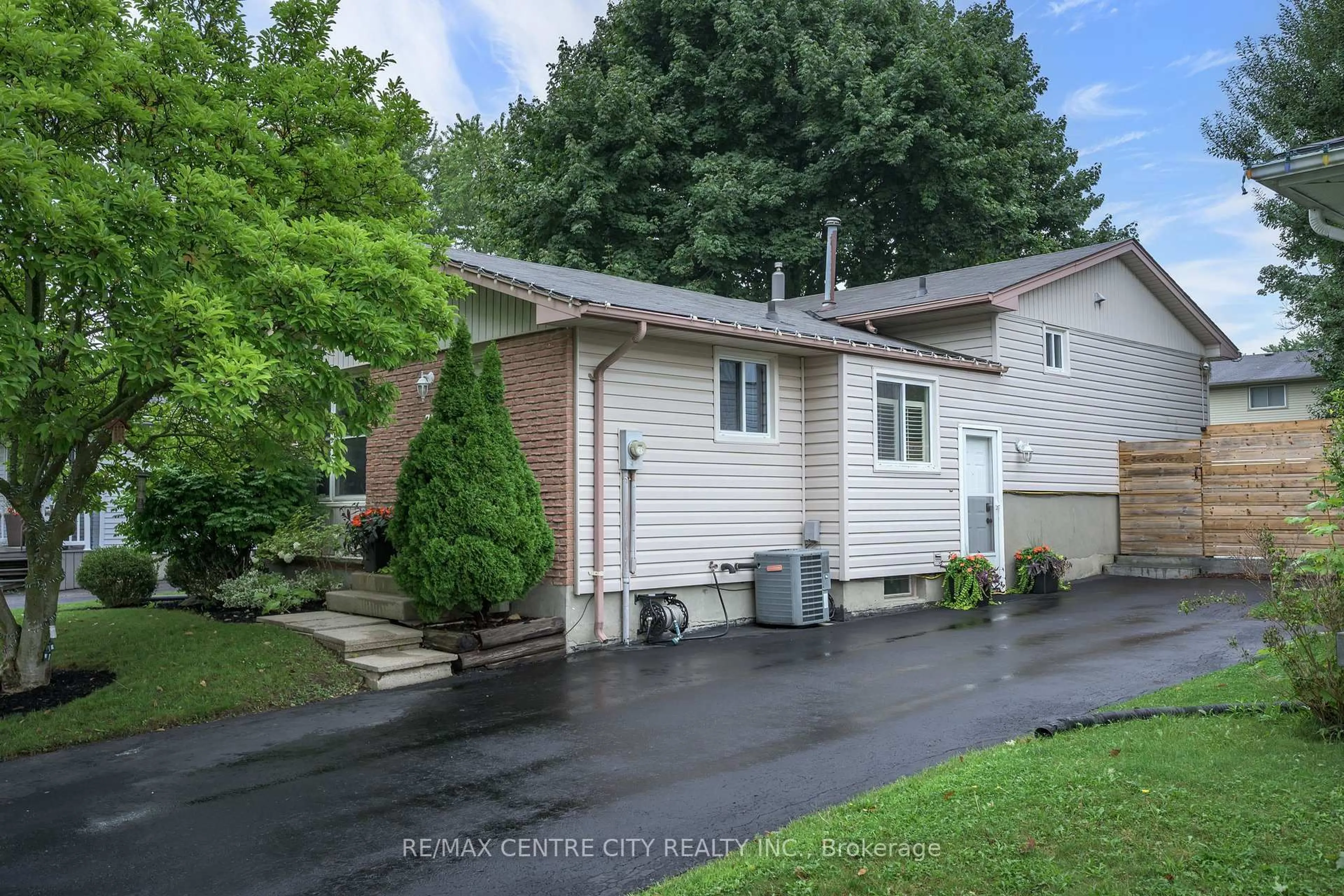 Unknown for 71 Ardsley Rd, London North Ontario N6G 3J4