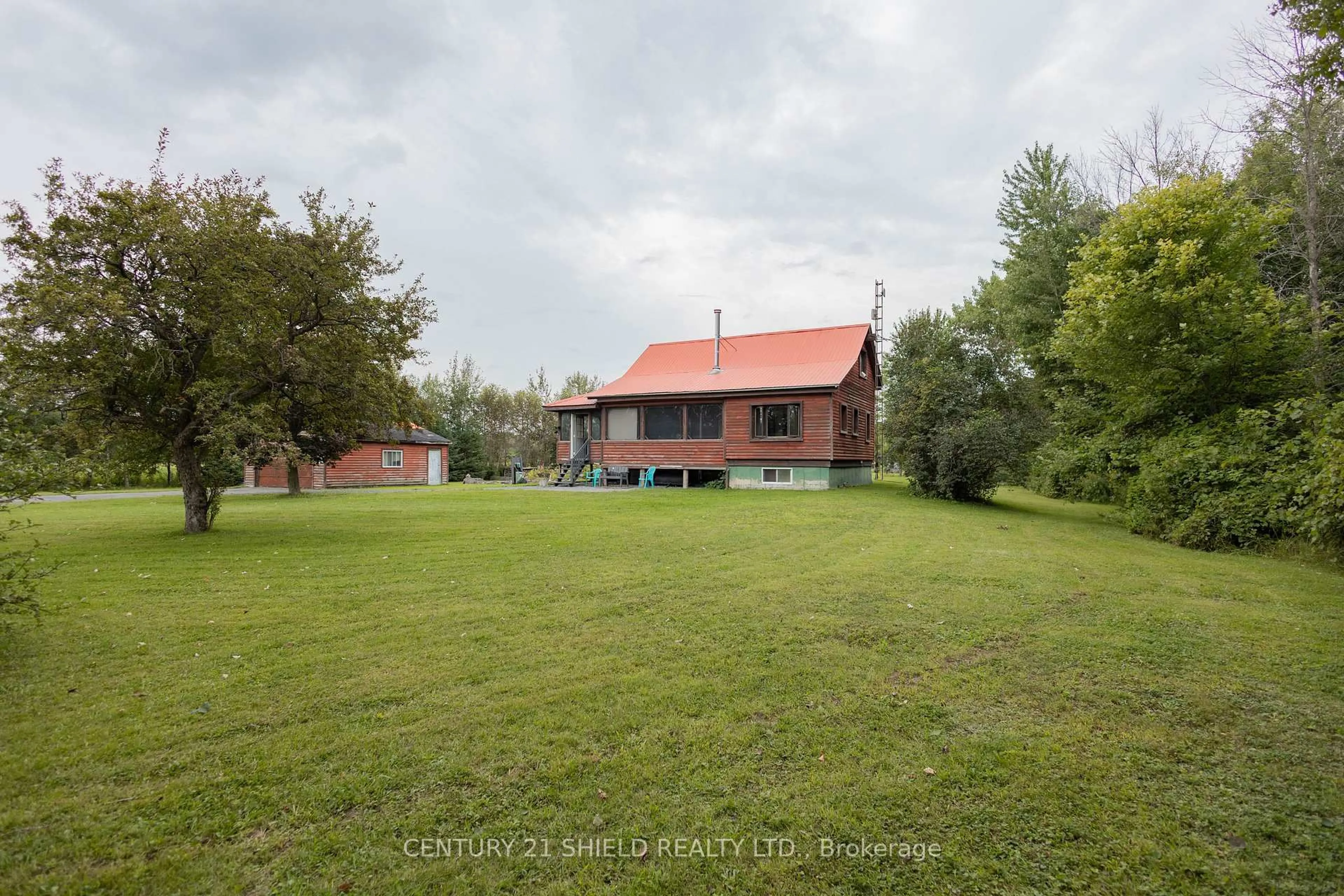 A pic from outside/outdoor area/front of a property/back of a property/a pic from drone, unknown for 6224 Kraft Rd, South Glengarry Ontario K0C 2E0