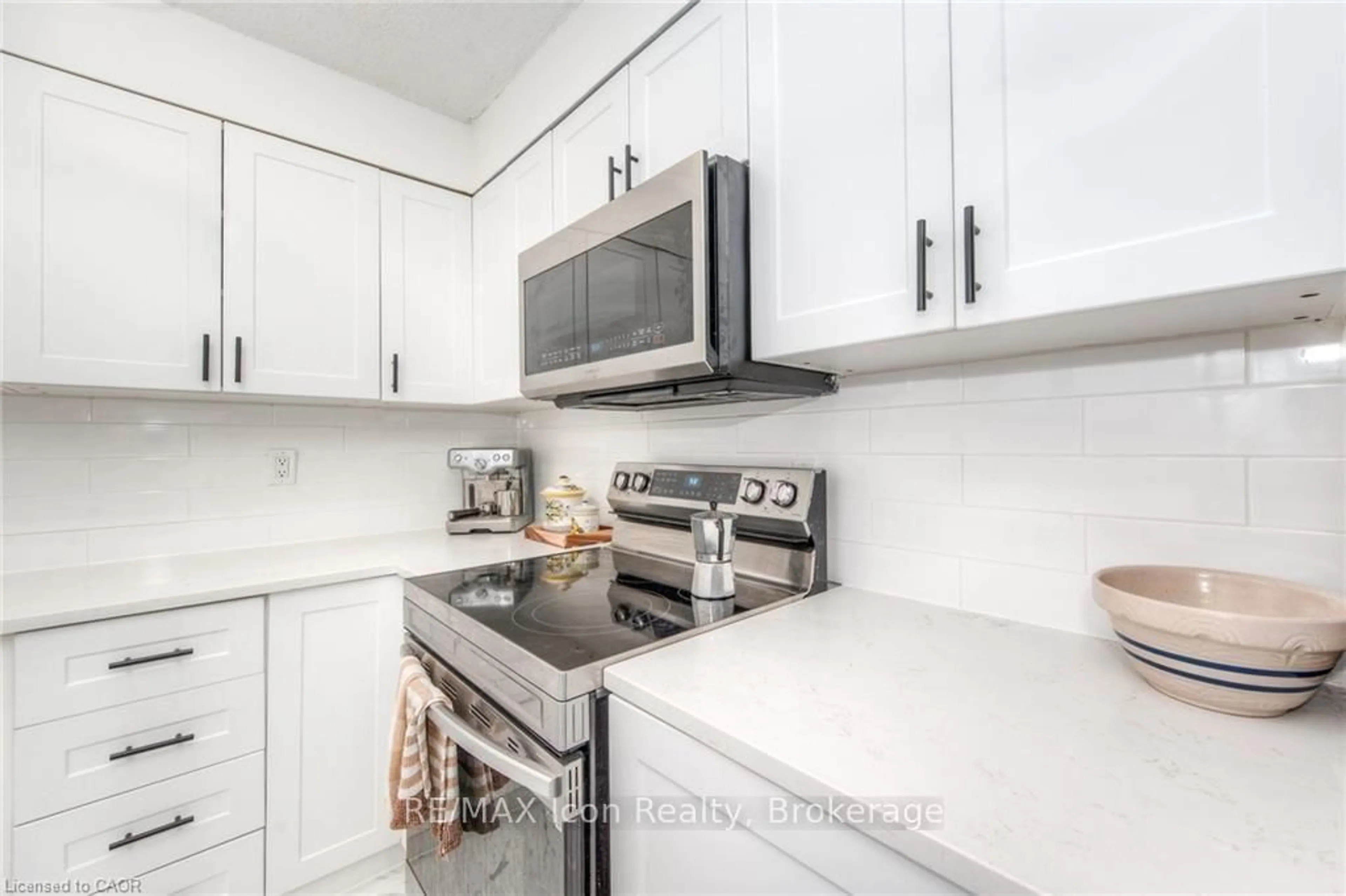 Standard kitchen, unknown for 225 Harvard Pl #402, Waterloo Ontario N2J 4H4