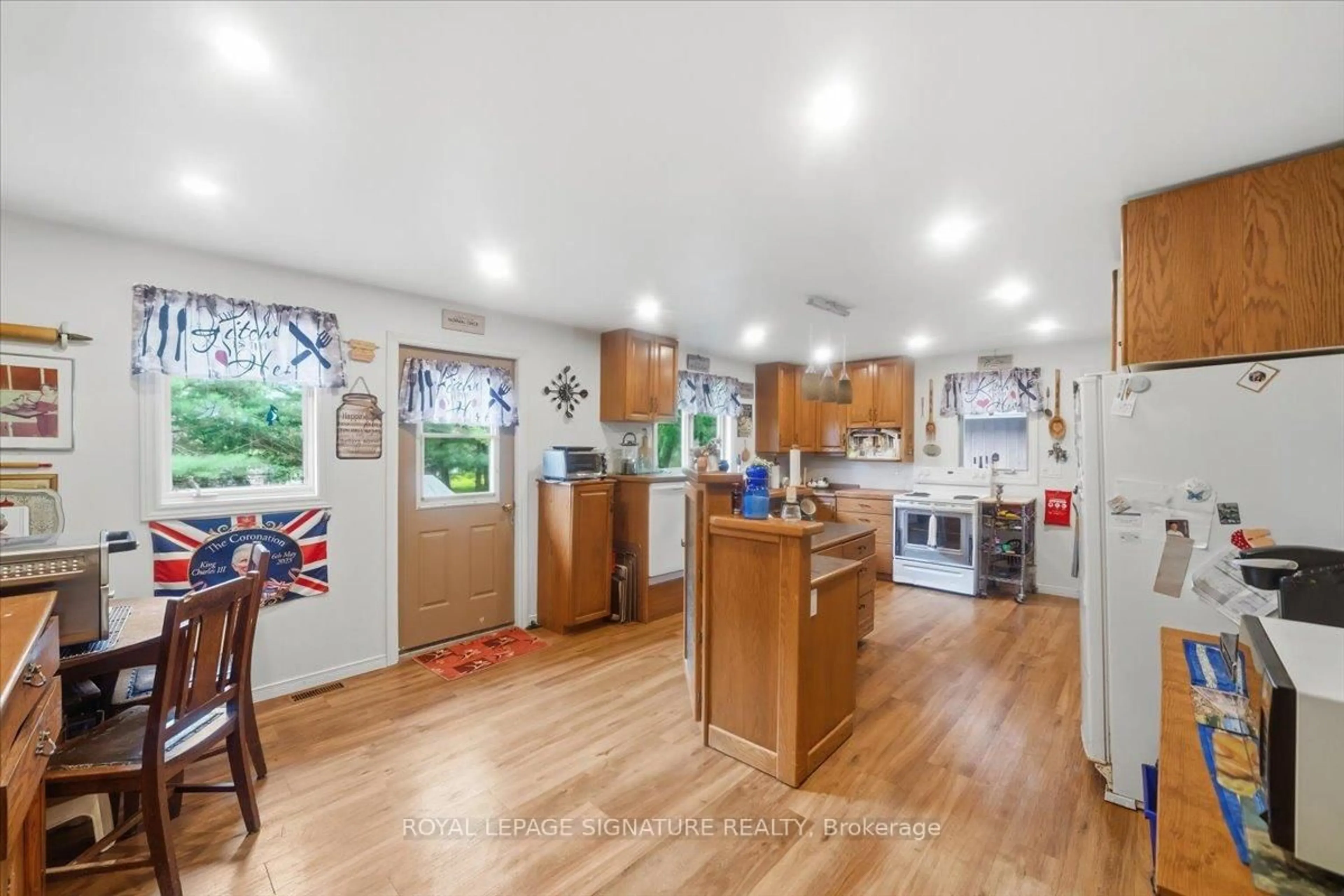 Open concept kitchen, unknown for 2212-1 Highway 60, Lake of Bays Ontario P1H 2J6