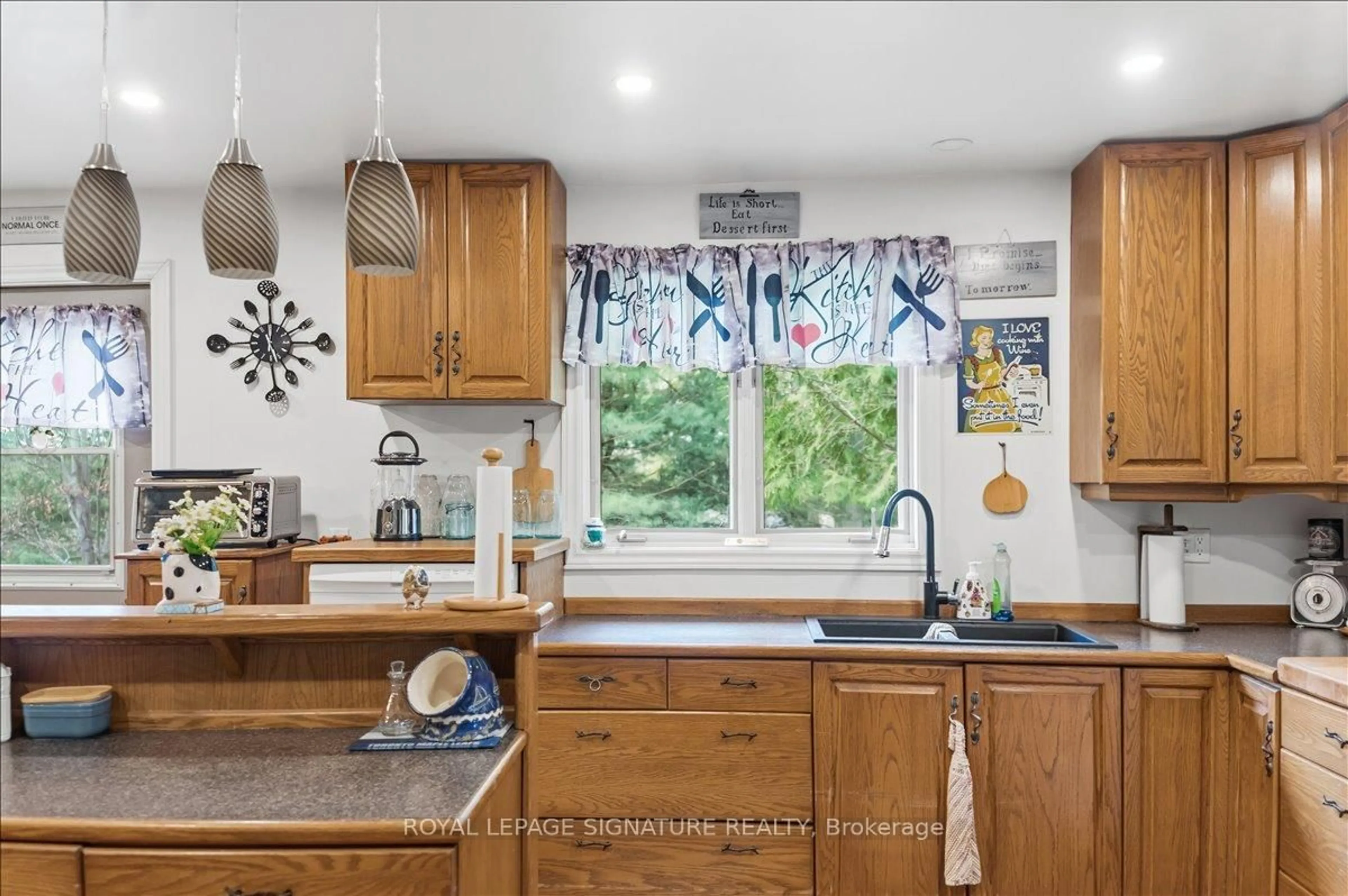 Standard kitchen, ceramic/tile floor for 2212-1 Highway 60, Lake of Bays Ontario P1H 2J6
