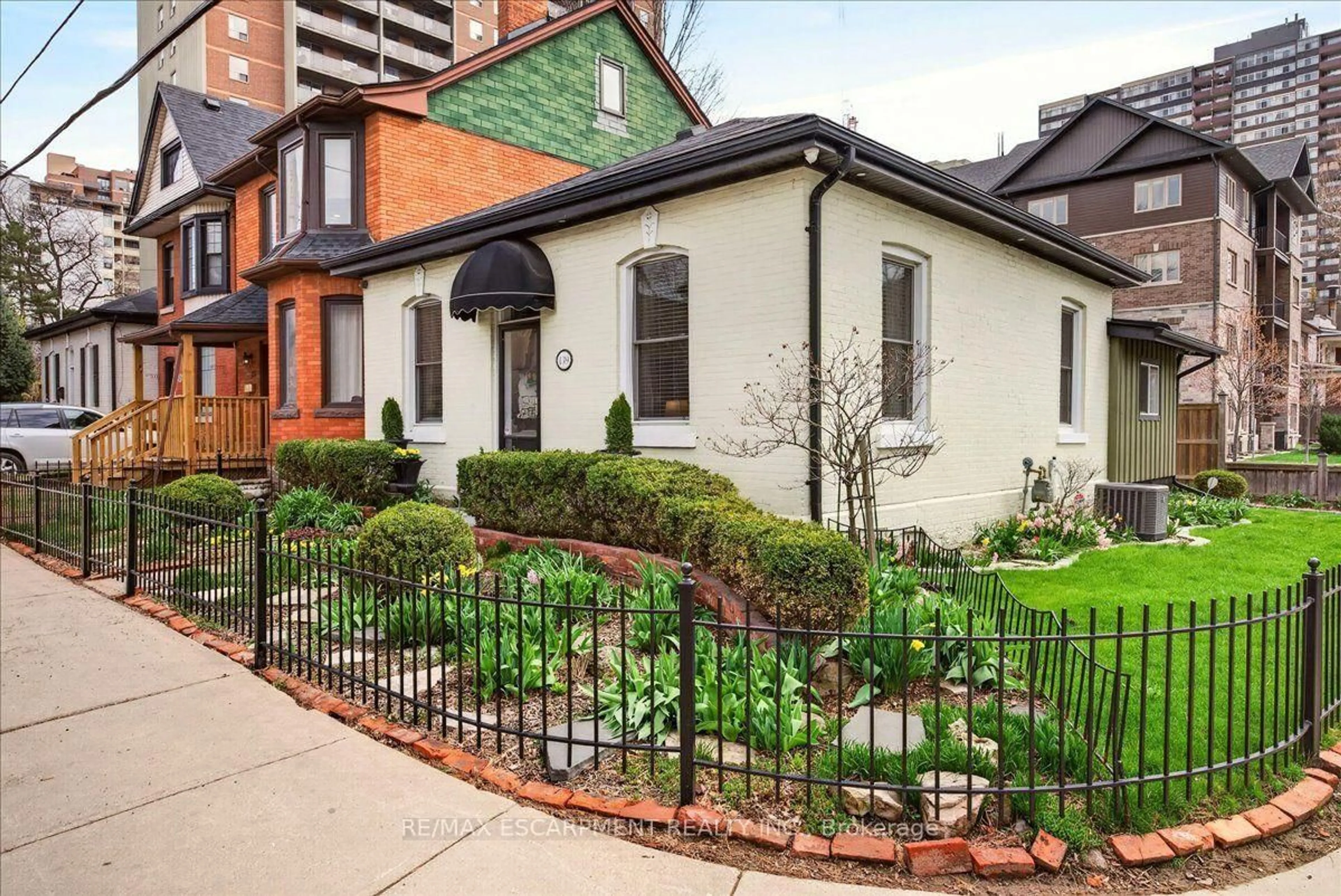Home with brick exterior material, street for 139 Queen St, Hamilton Ontario L8P 3S3