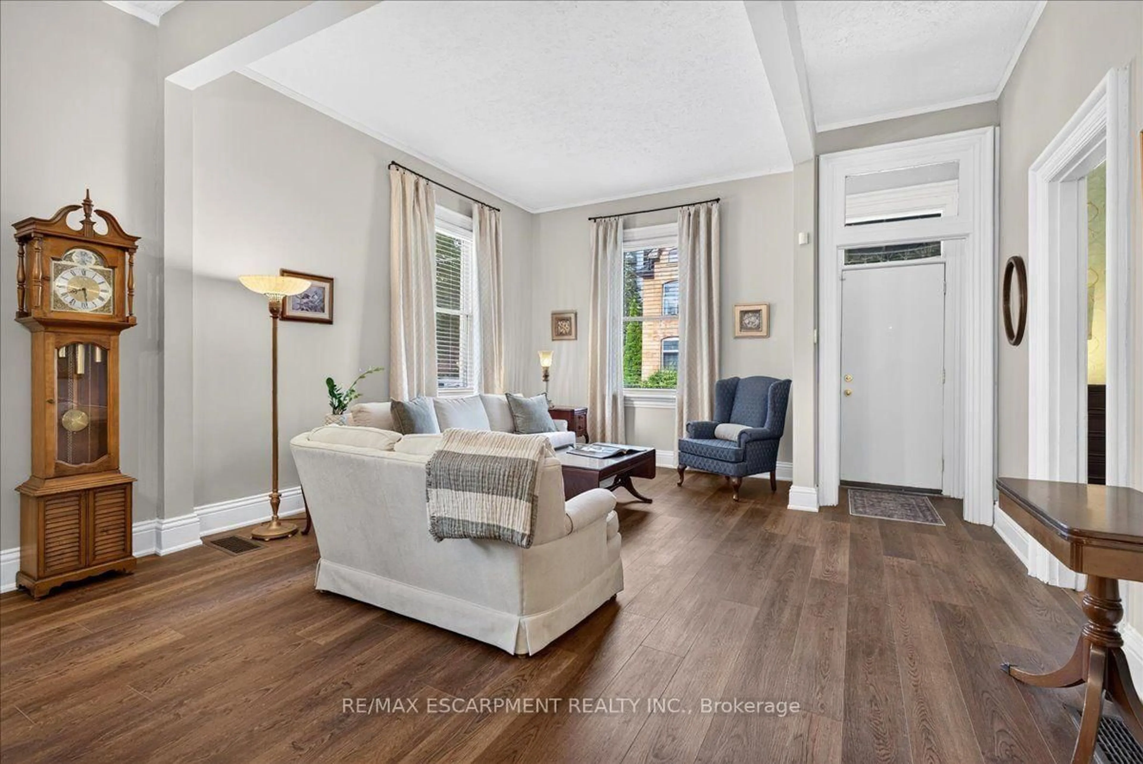 Living room with furniture, unknown for 139 Queen St, Hamilton Ontario L8P 3S3