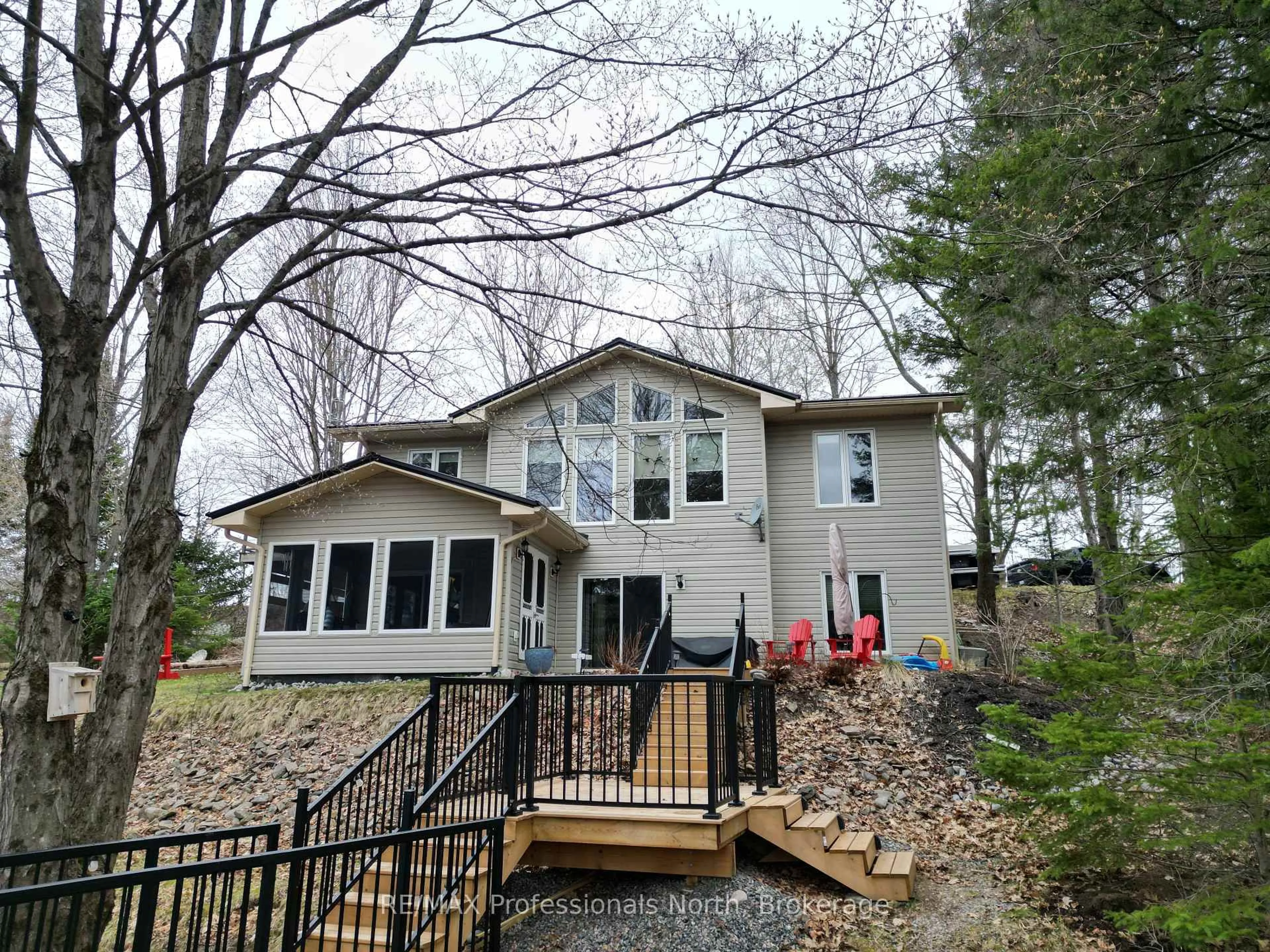 Home with vinyl exterior material, unknown for 1099 Summer Lane, Minden Hills Ontario K0M 2K0