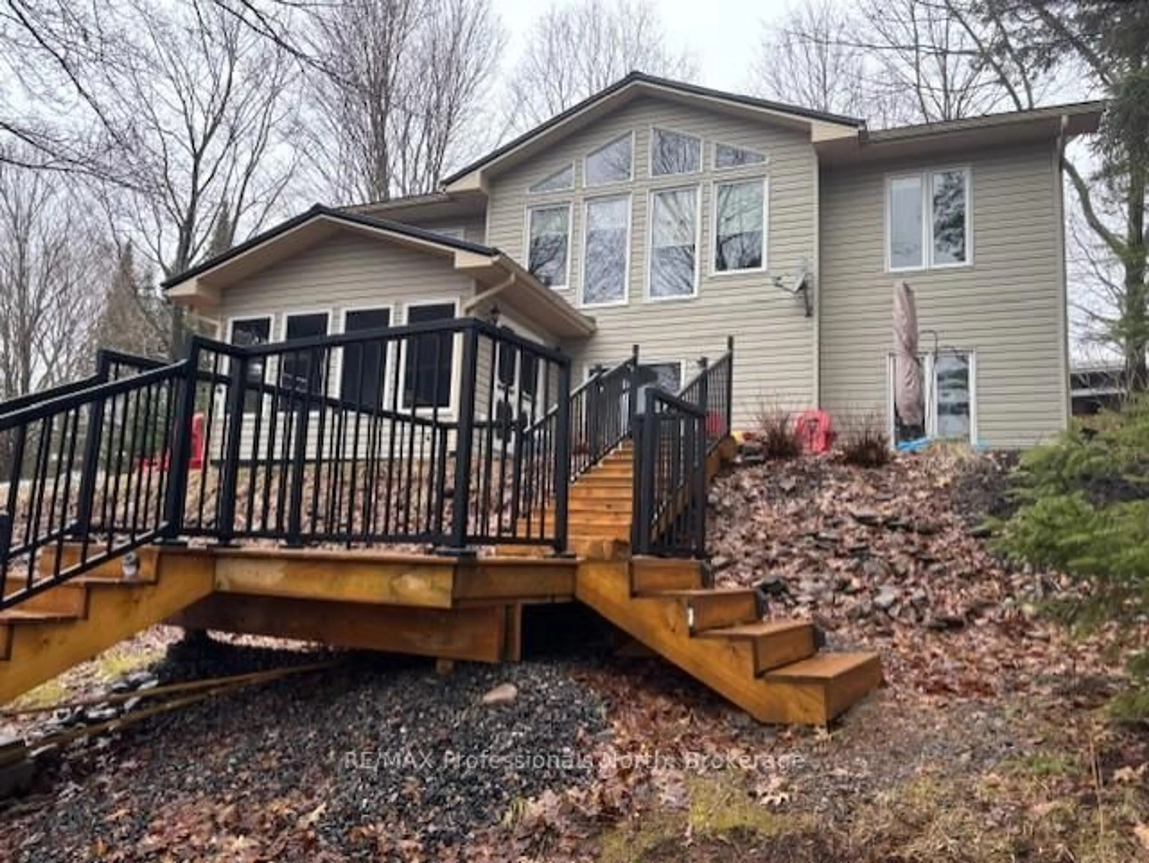 Home with vinyl exterior material, unknown for 1099 Summer Lane, Minden Hills Ontario K0M 2K0