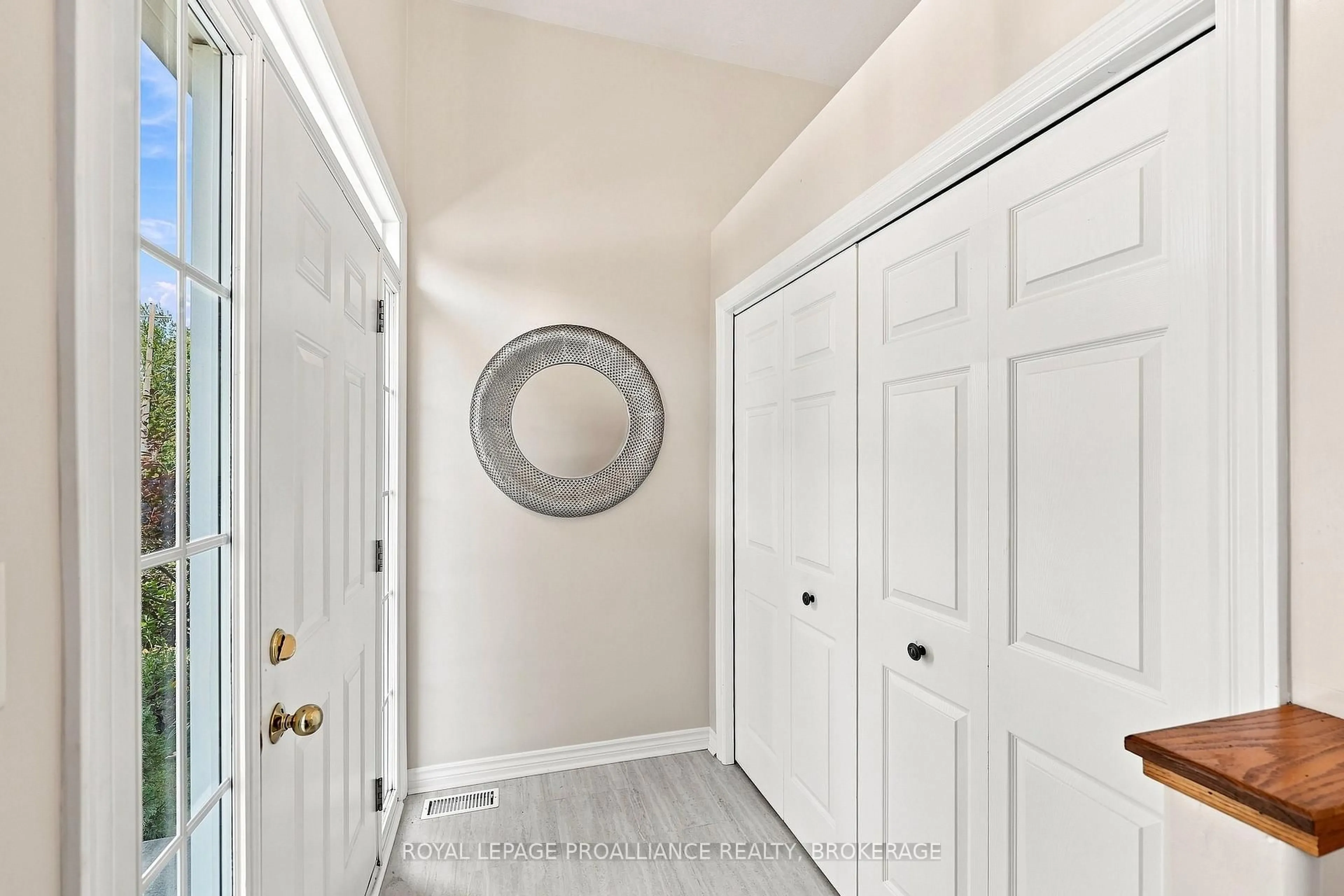 Indoor entryway for 69 Wiley St, Kingston Ontario K7K 5B3