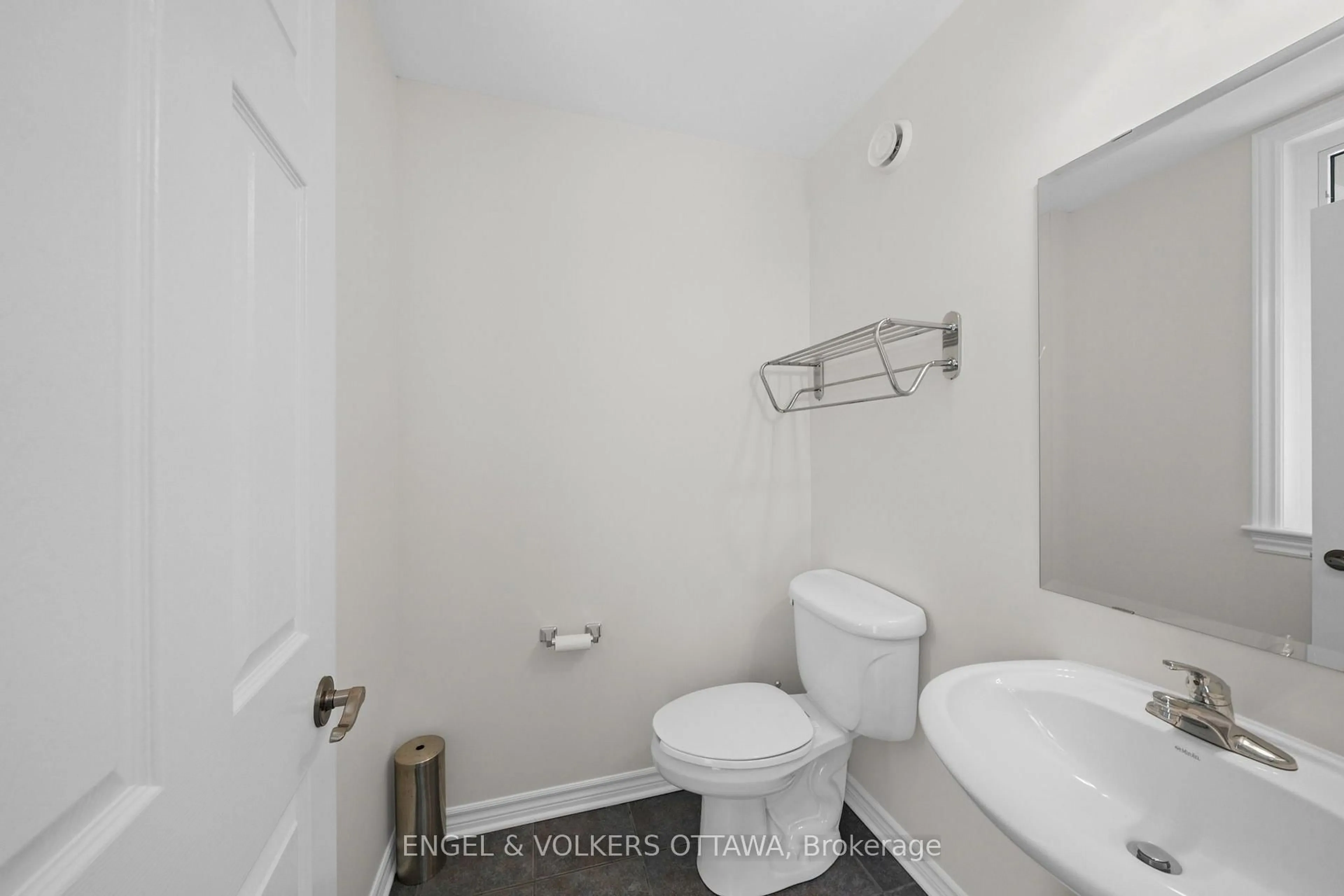 Standard bathroom, floor is not visible for 268 Horseshoe Cres, Ottawa Ontario K2S 0B7