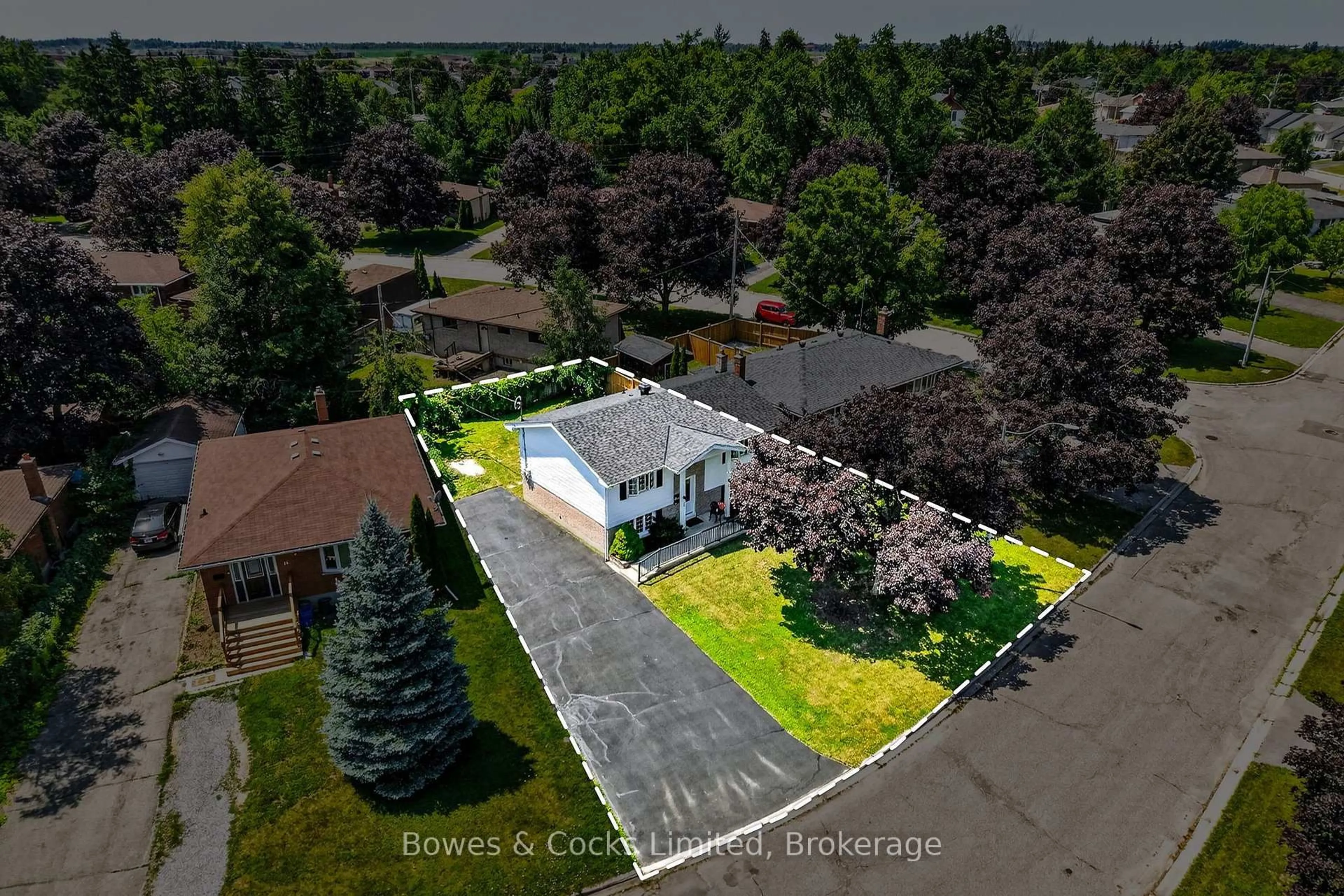 A pic from outside/outdoor area/front of a property/back of a property/a pic from drone, street for 13 Rosemary Dr, Kawartha Lakes Ontario K9V 4T2