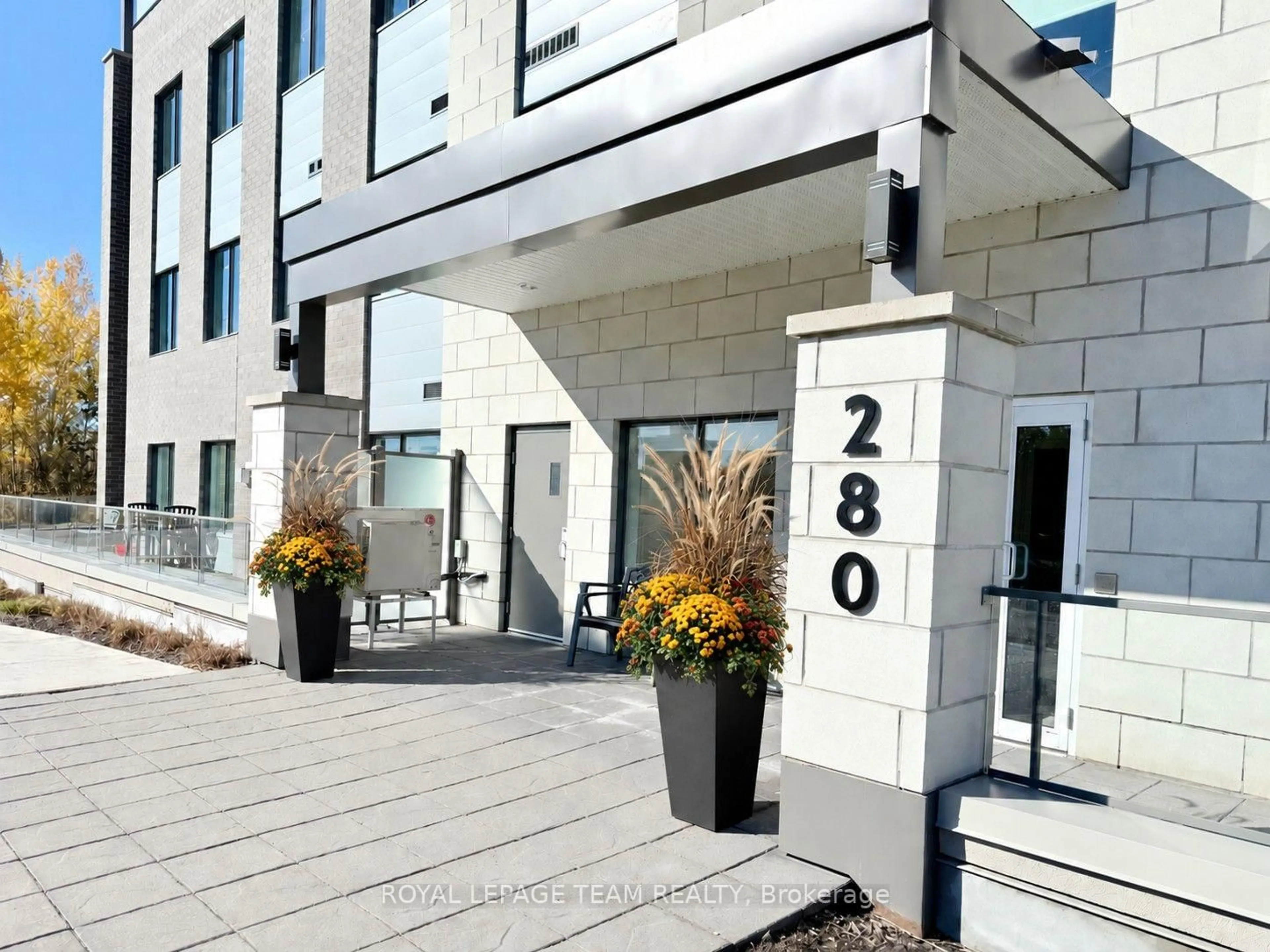 Indoor foyer for 280 Herzberg Rd #105, Ottawa Ontario K2K 0N8
