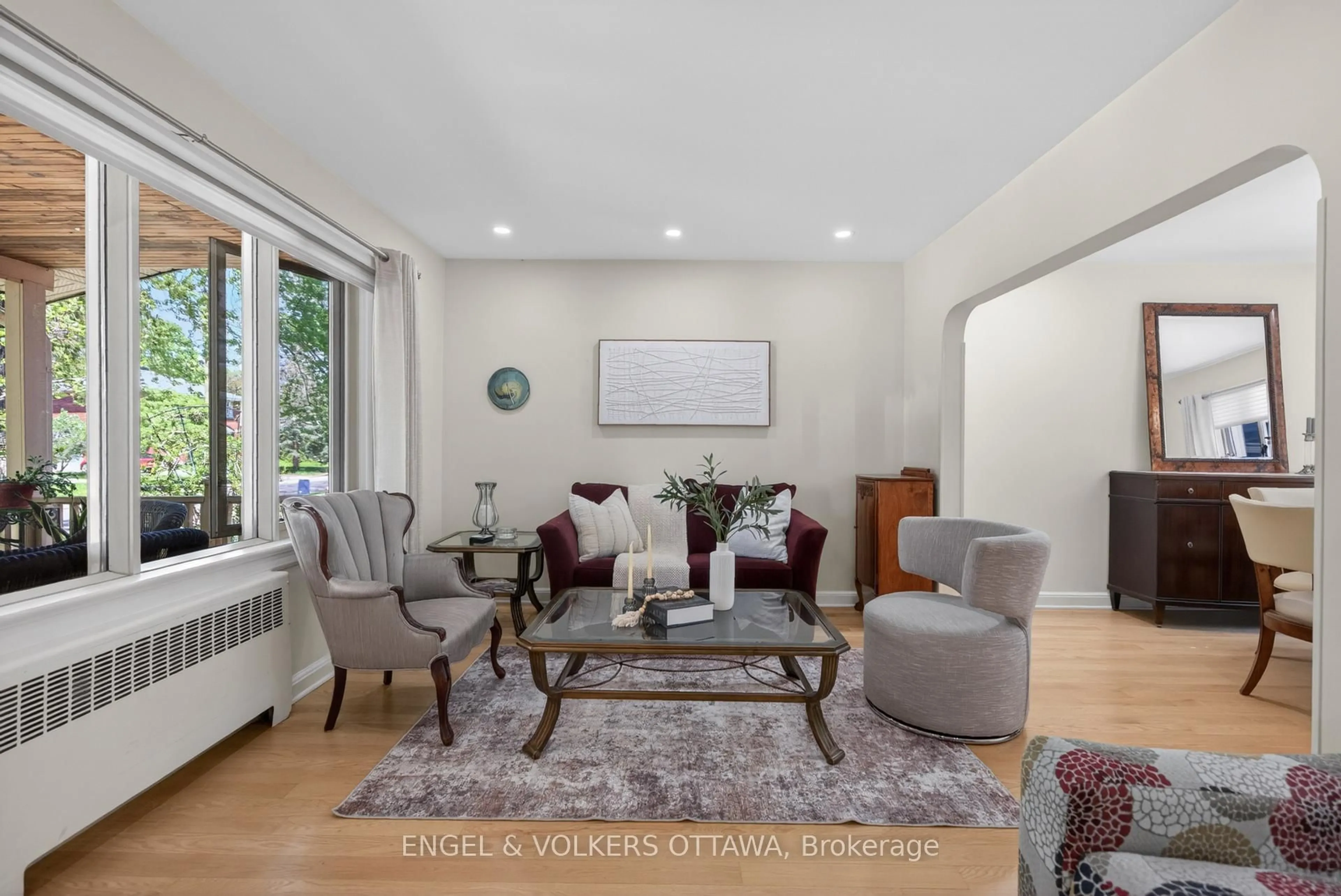 Living room with furniture, unknown for 1396 Micmac St, Ottawa Ontario K1H 7N5
