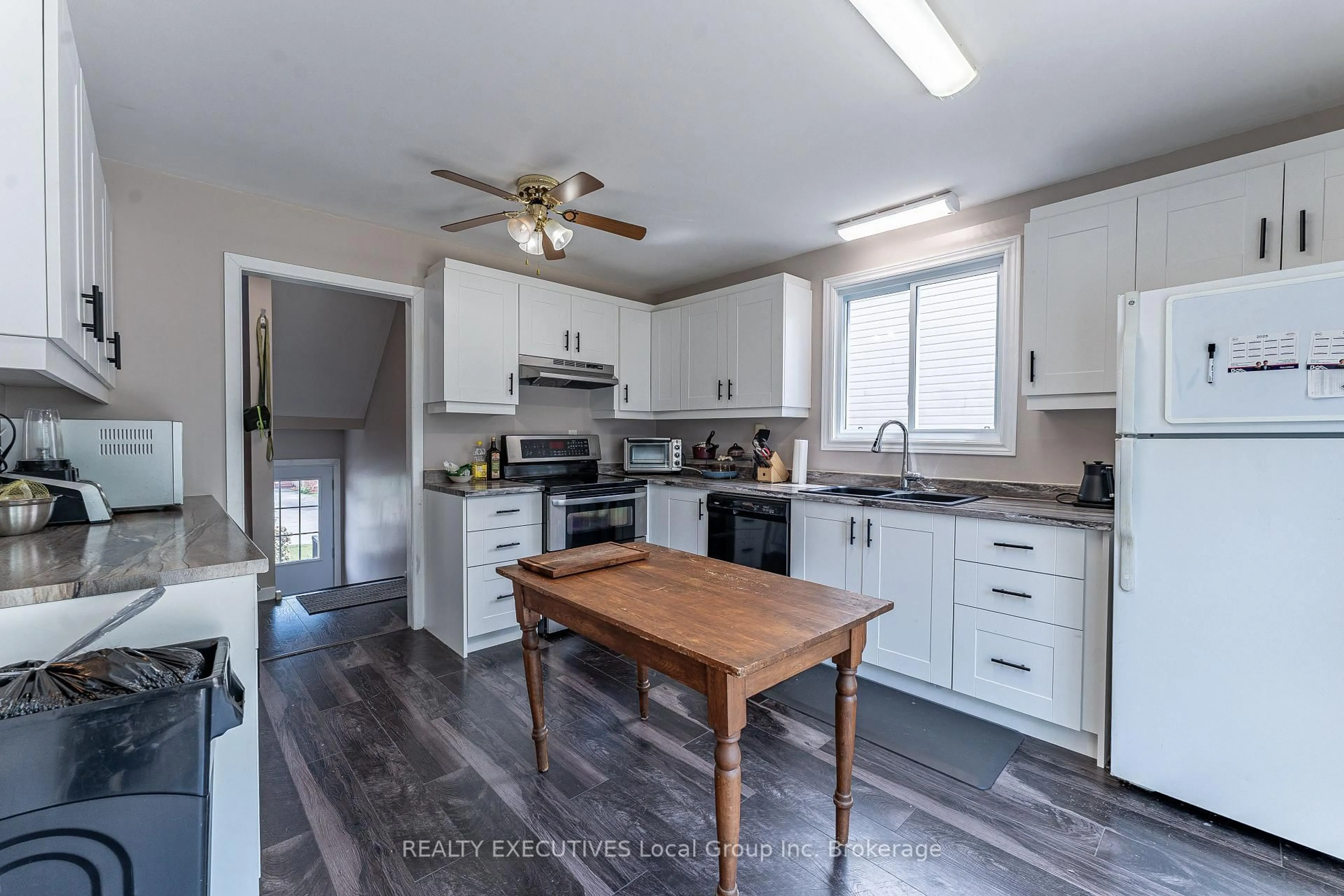 Open concept kitchen, wood/laminate floor for 25 Sovereign Dr, North Bay Ontario P1A 3S1