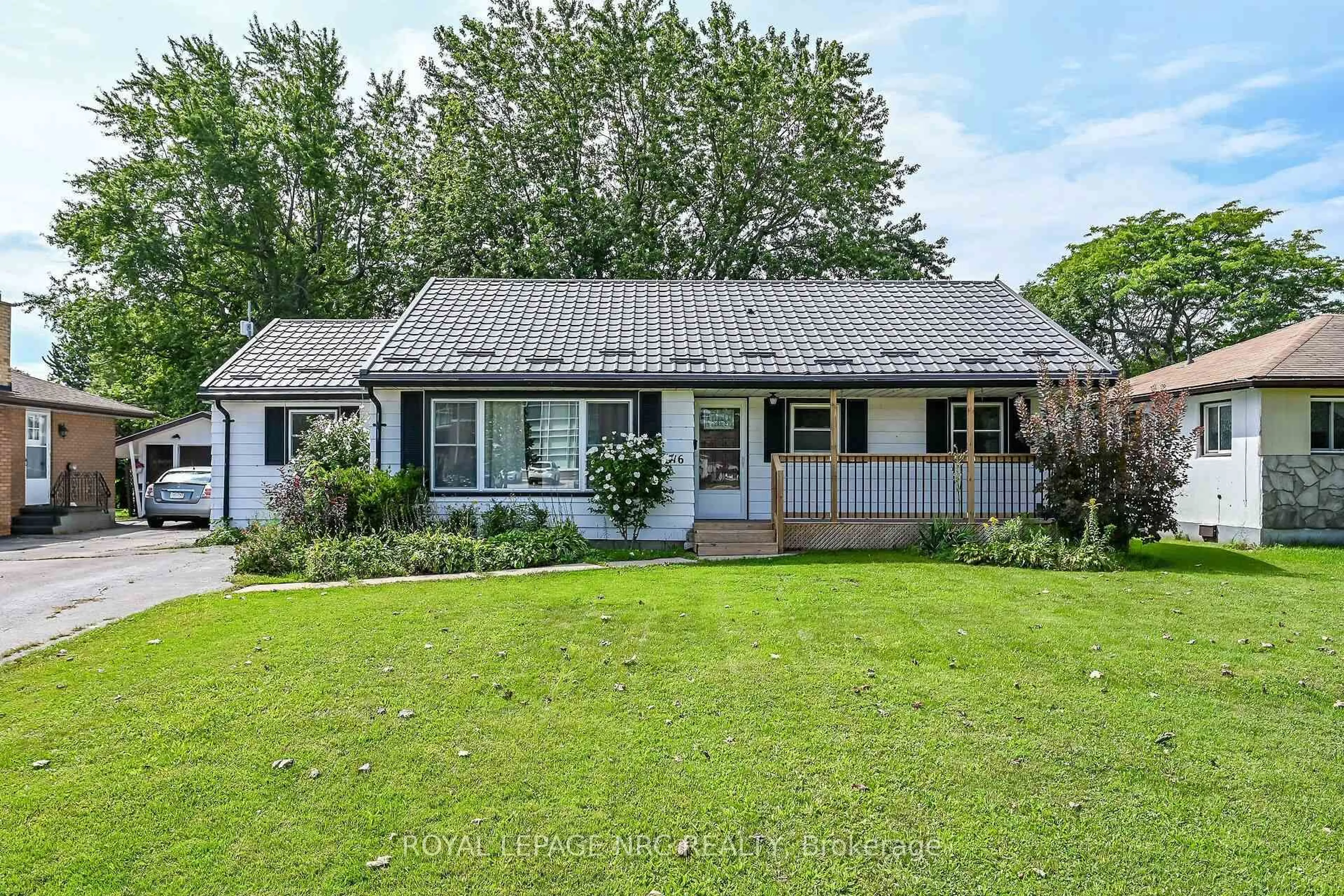 A pic from outside/outdoor area/front of a property/back of a property/a pic from drone, street for 316 Fairview Ave, Haldimand Ontario N1A 1M3