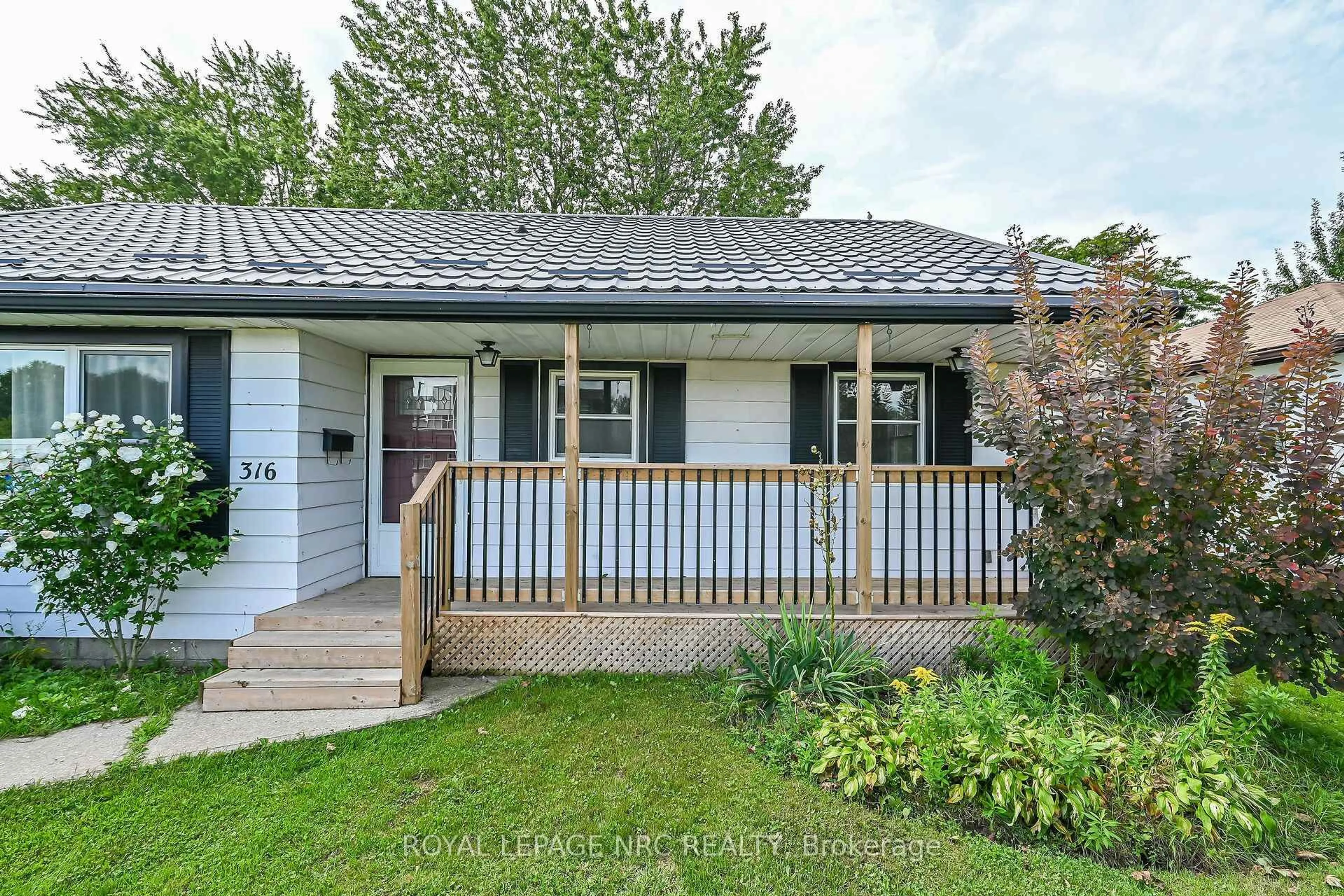 Home with vinyl exterior material, street for 316 Fairview Ave, Haldimand Ontario N1A 1M3