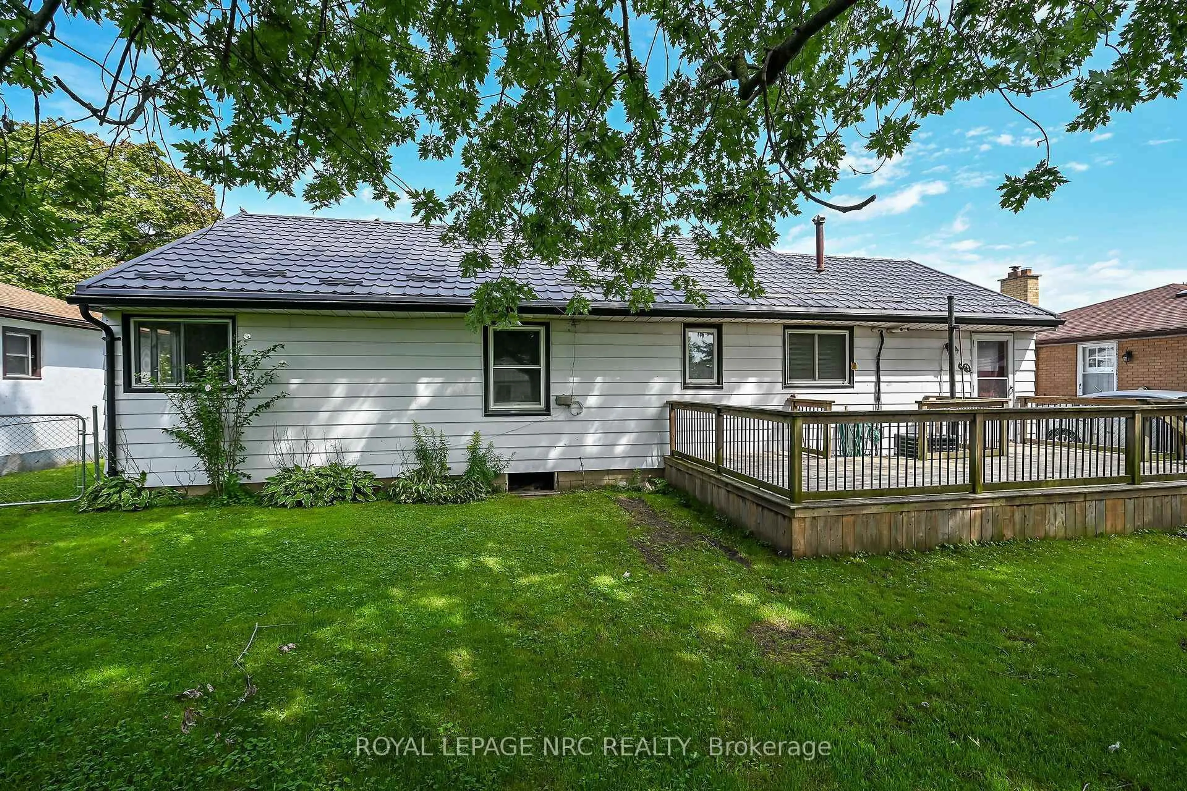 A pic from outside/outdoor area/front of a property/back of a property/a pic from drone, unknown for 316 Fairview Ave, Haldimand Ontario N1A 1M3