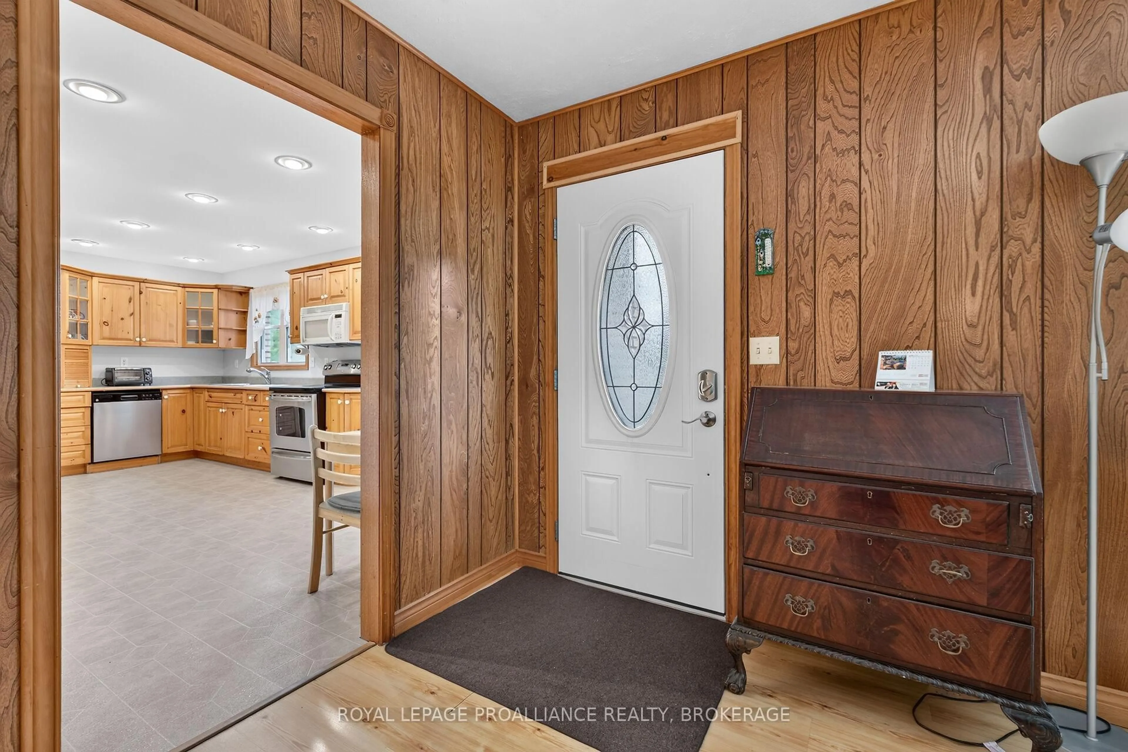 Indoor entryway for 1246 Townline Rd, Napanee Ontario K7R 3K6