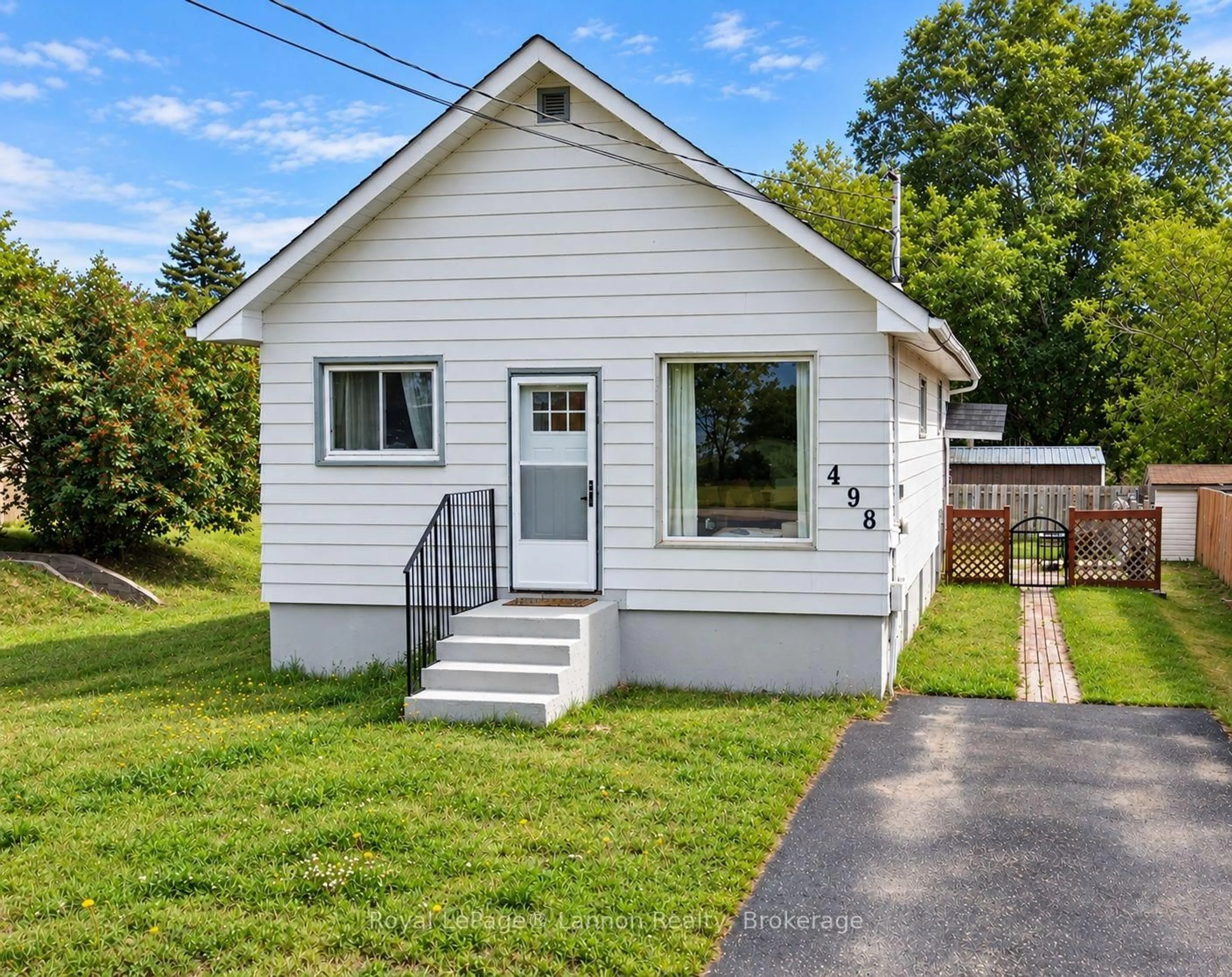 Home with vinyl exterior material, street for 498 Grenville Ave, Thunder Bay Ontario P7A 2C4