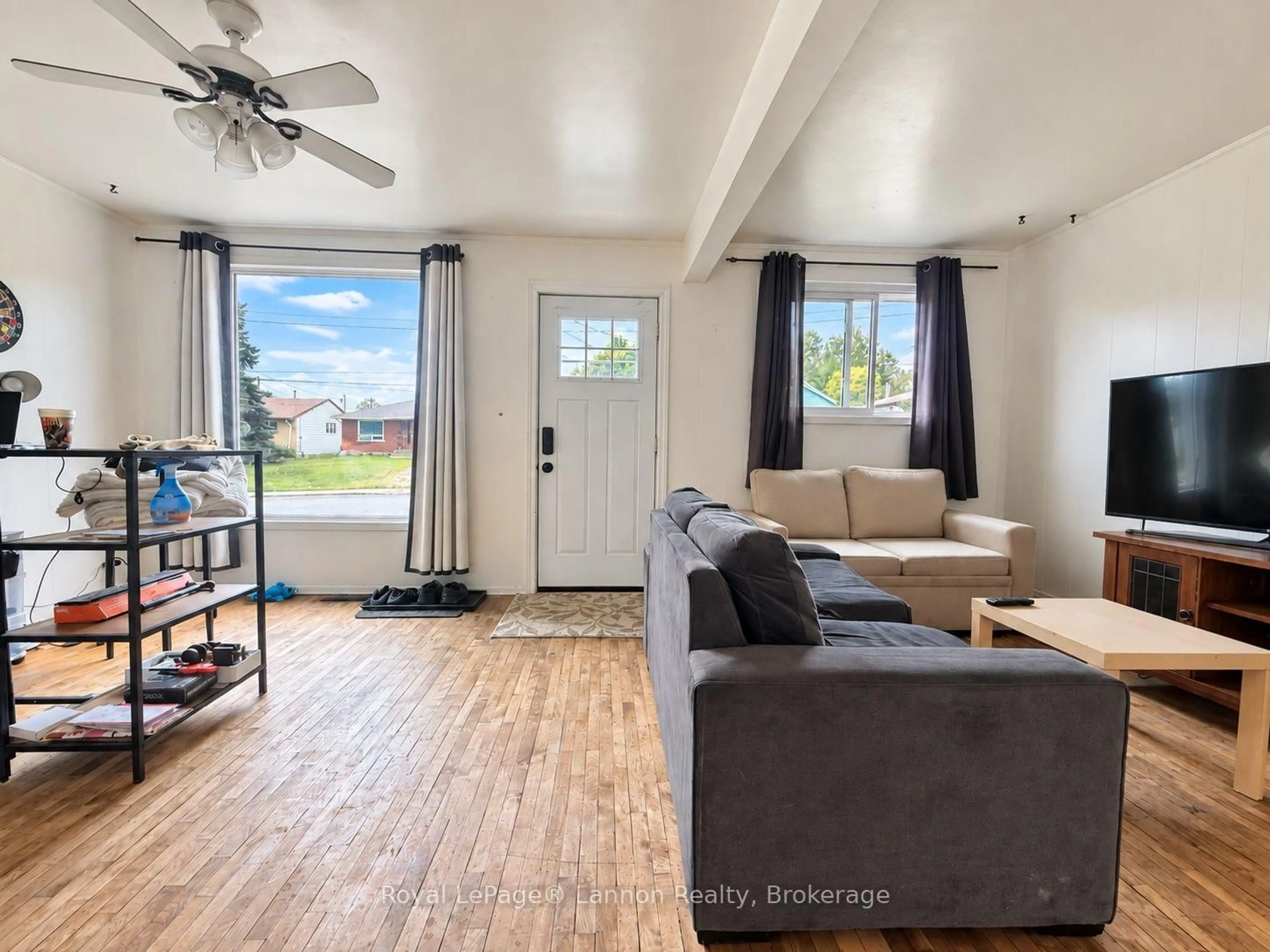 Living room with furniture, unknown for 498 Grenville Ave, Thunder Bay Ontario P7A 2C4