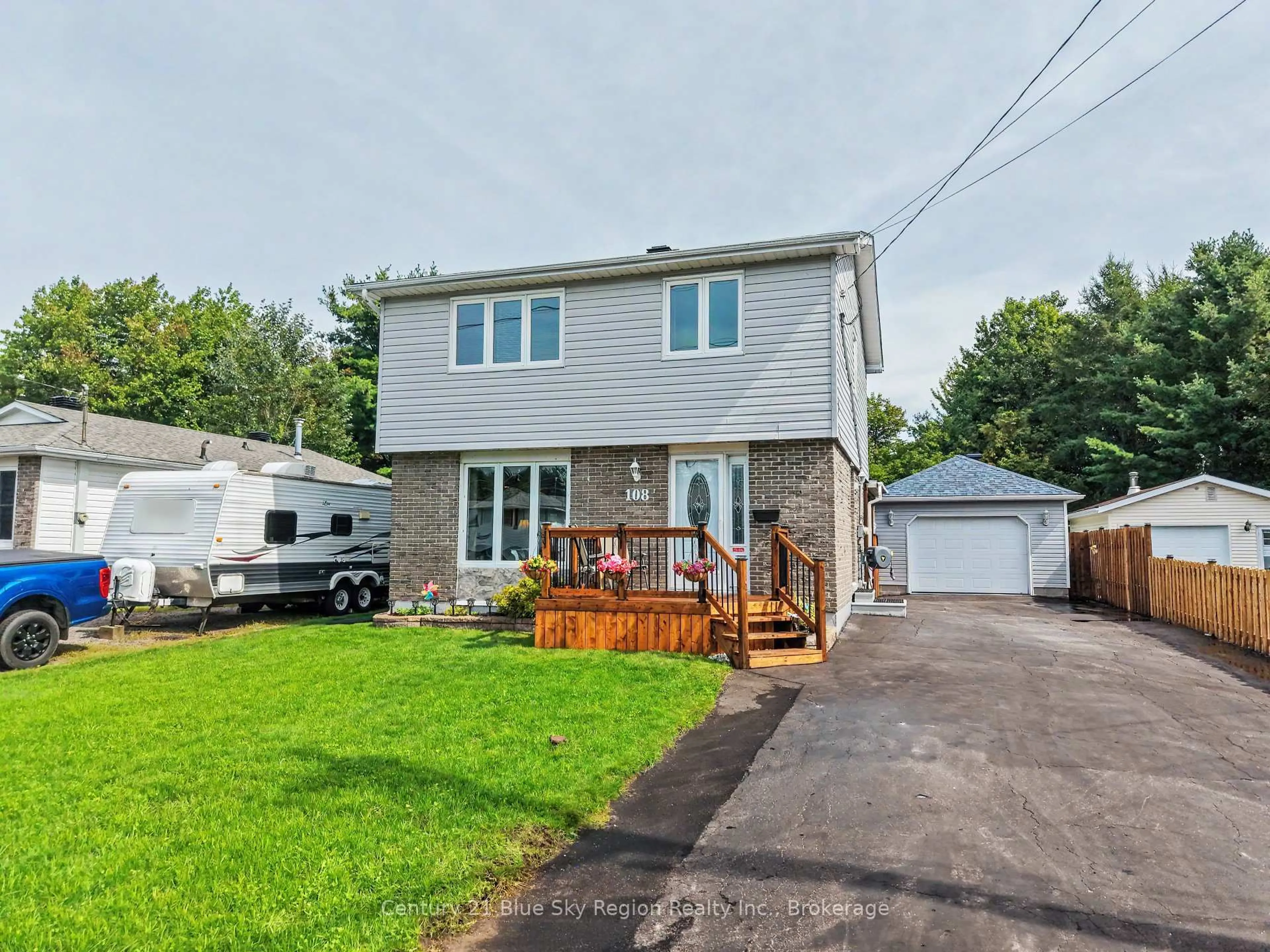 A pic from outside/outdoor area/front of a property/back of a property/a pic from drone, street for 108 Tweedsmuir Dr, North Bay Ontario P1A 3T6